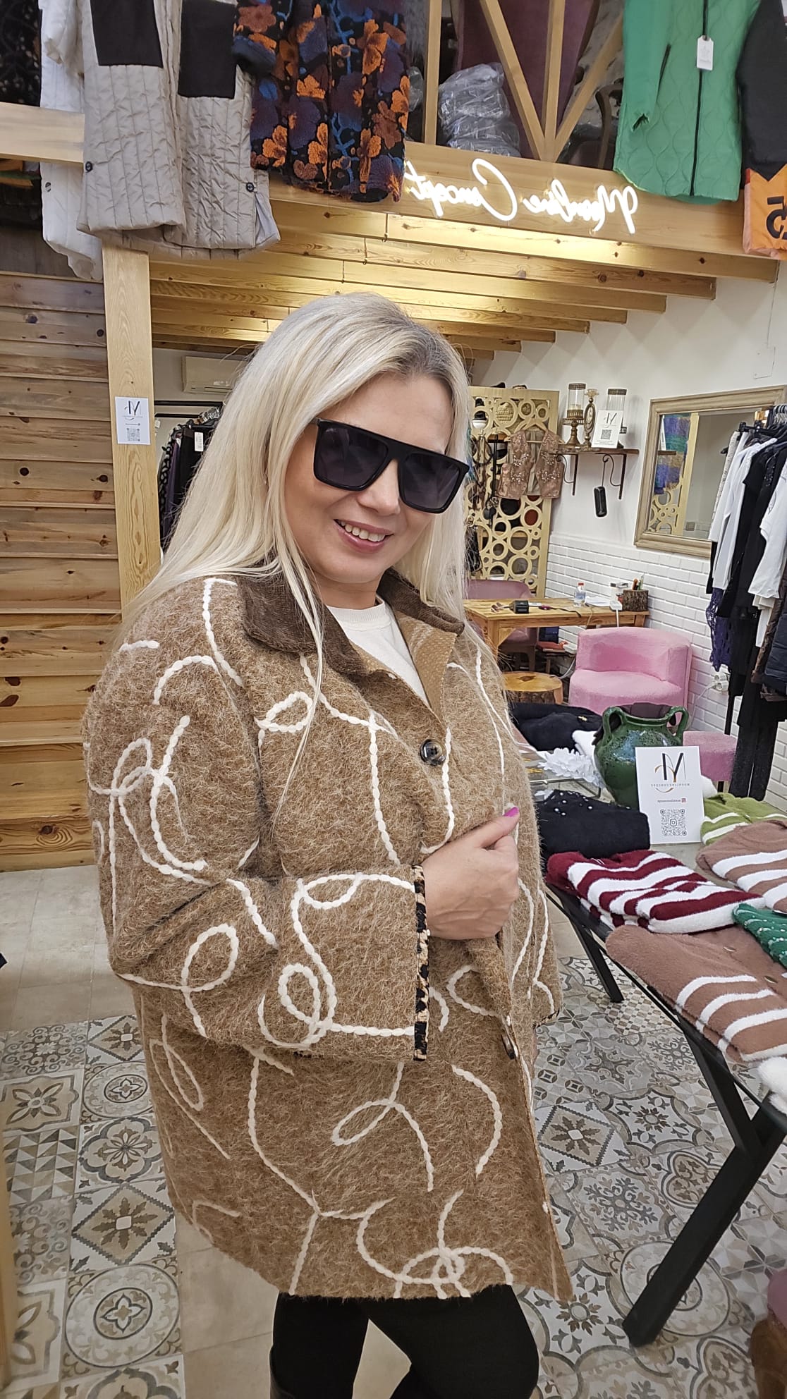 Yakası Kadife Keçe Ceket