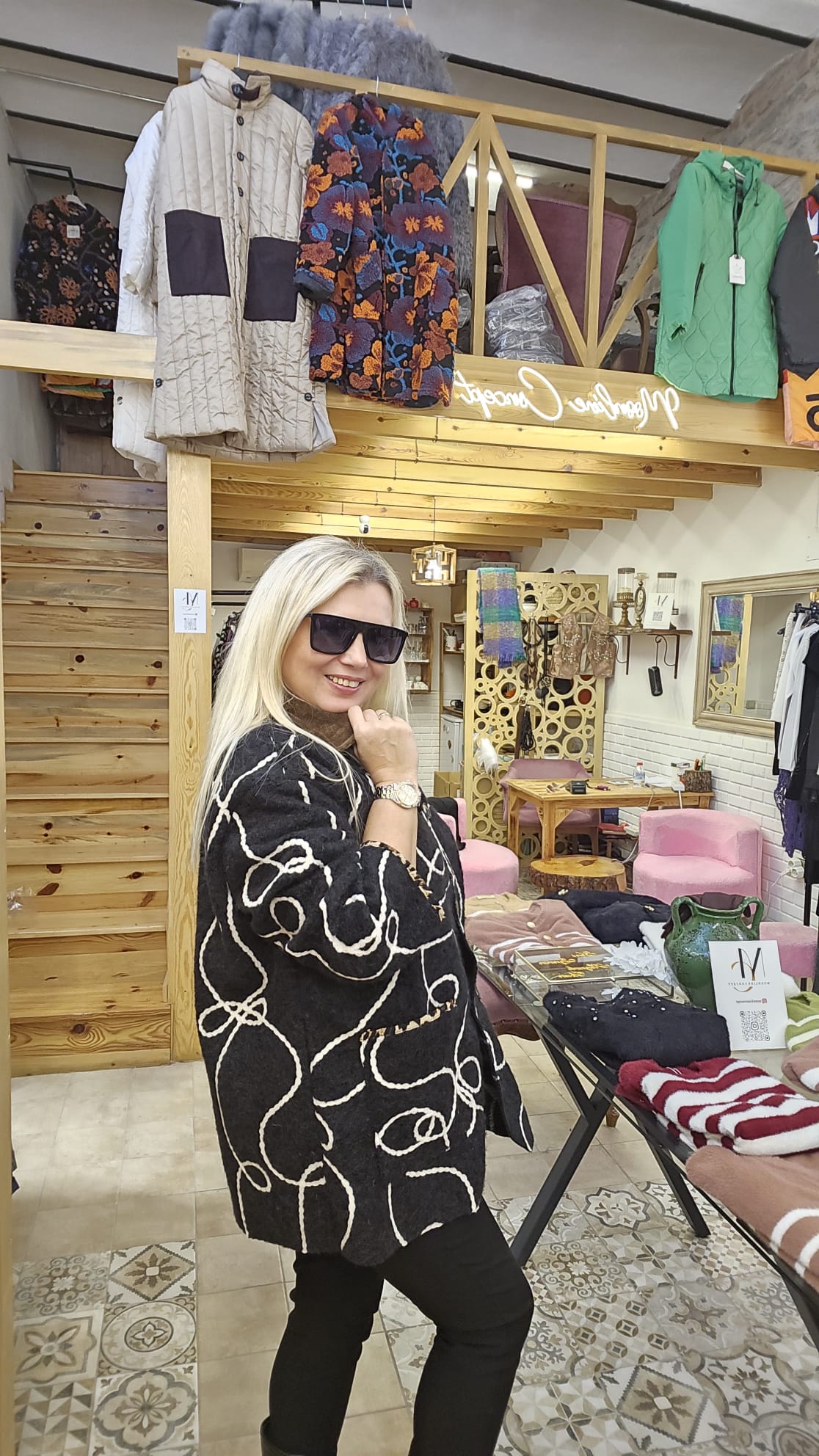 Yakası Kadife Keçe Ceket 