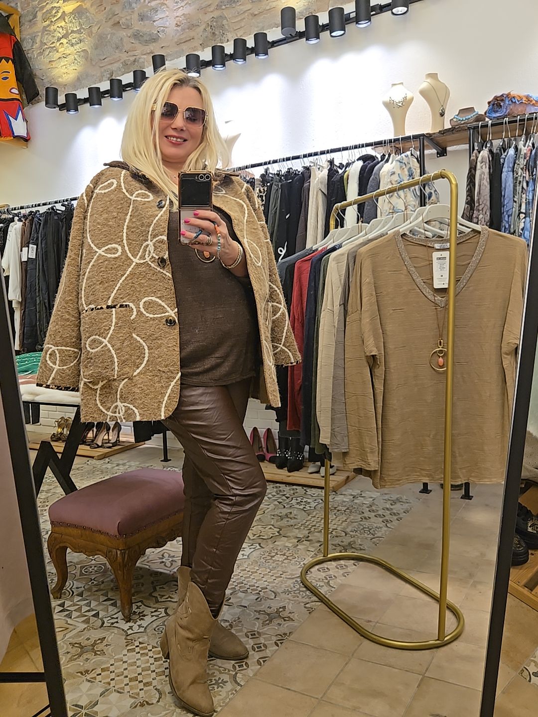 Yakası Kadife Keçe Ceket