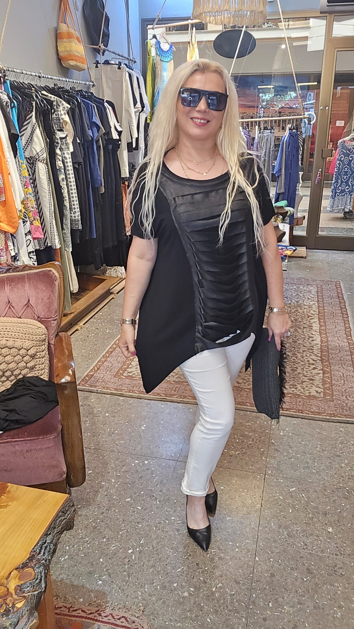Deri Detaylı Minimal Bluz – Sade & Güçlü Stil | MoonlineConcept