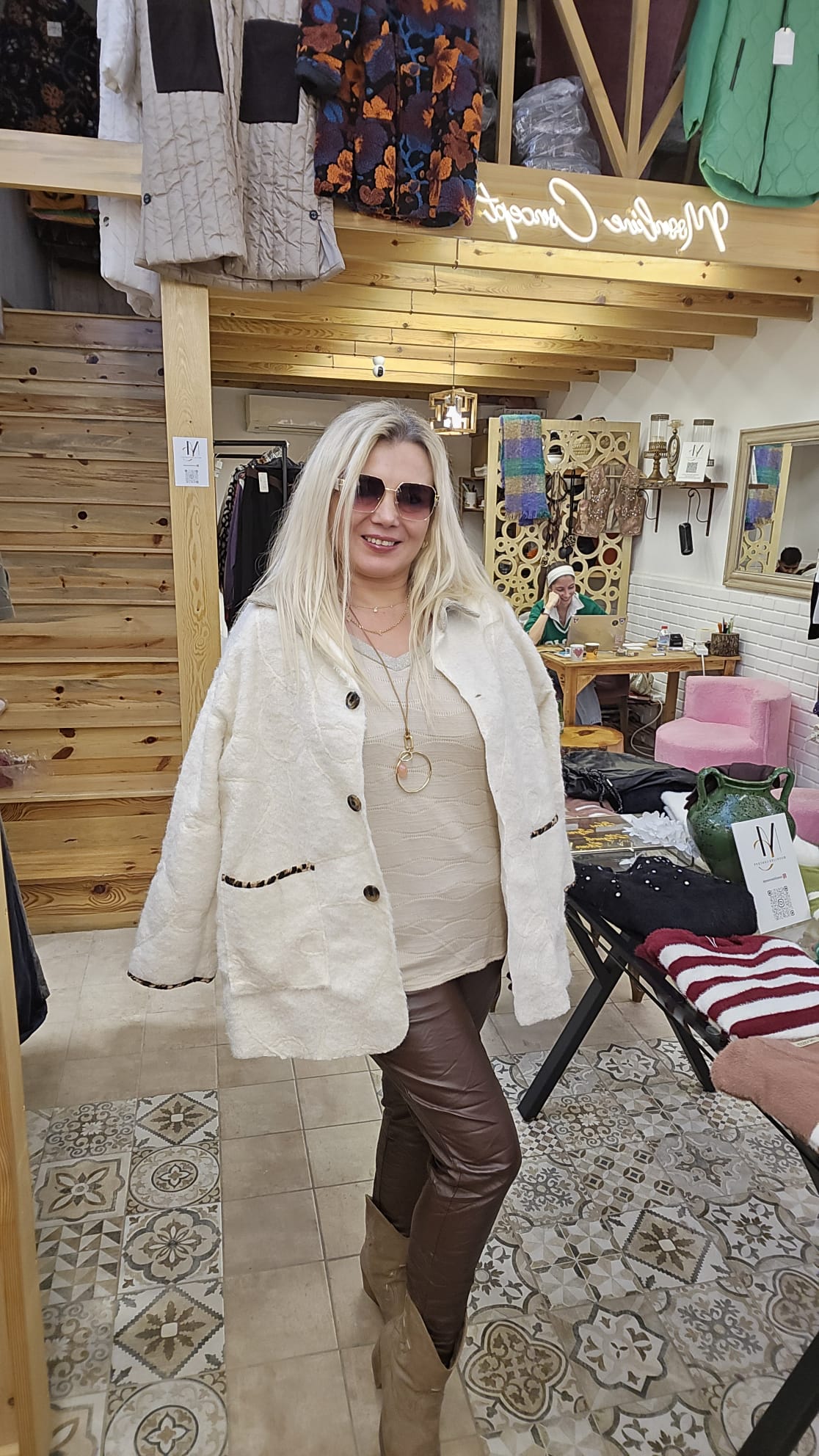 Yakası Kadife Keçe Ceket