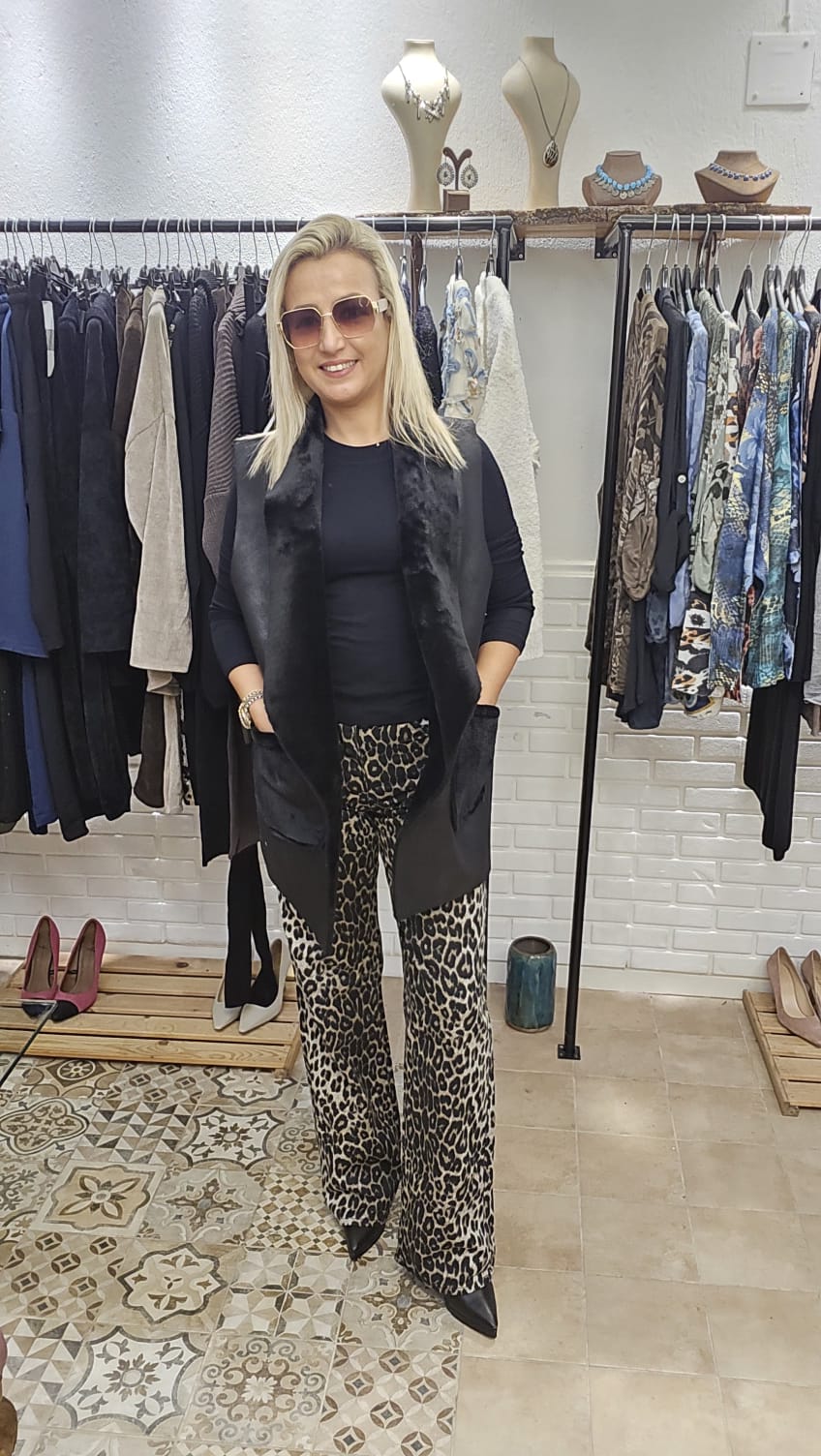 Peluş Detay Deri Yelek