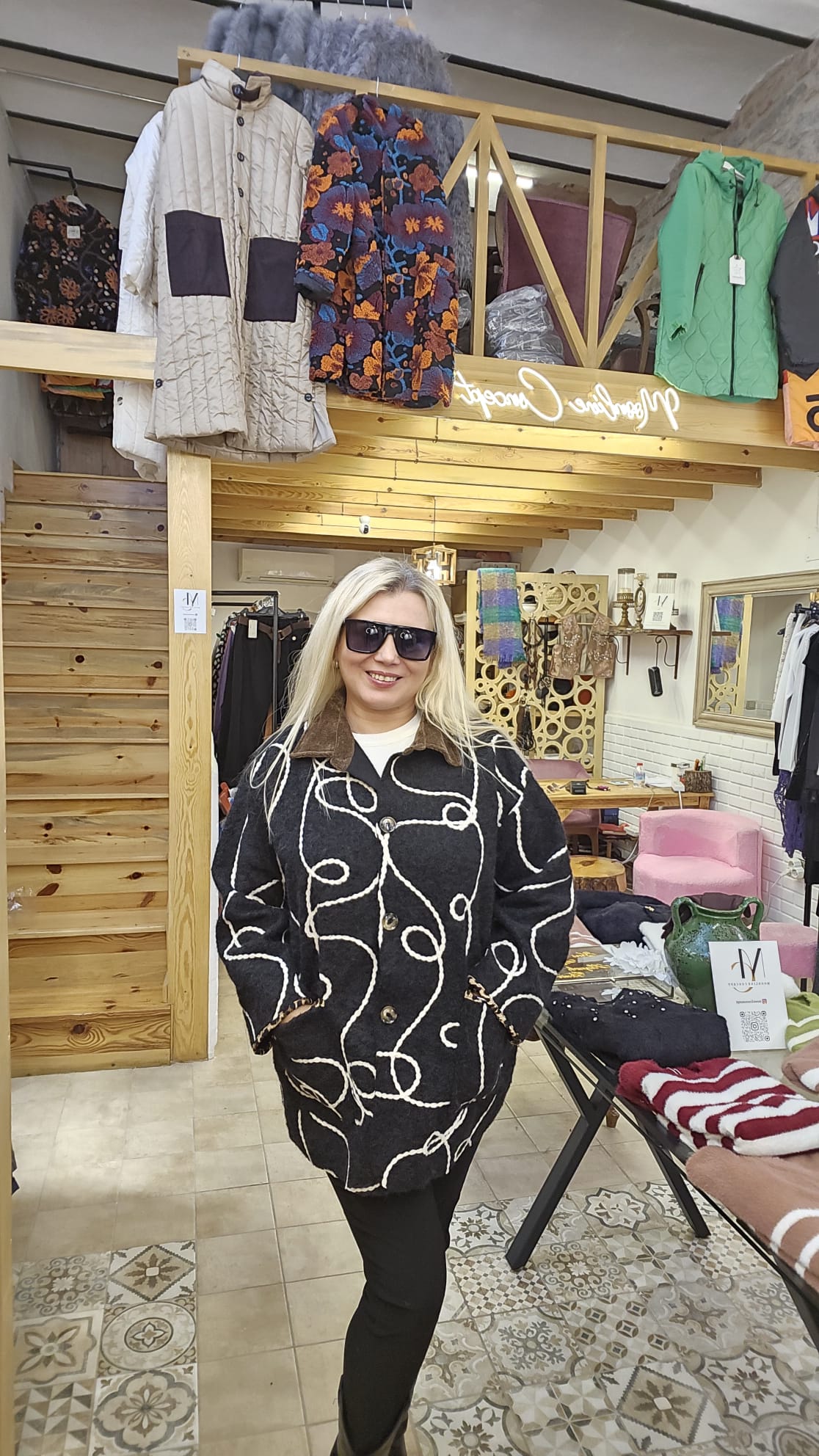 Yakası Kadife Keçe Ceket 