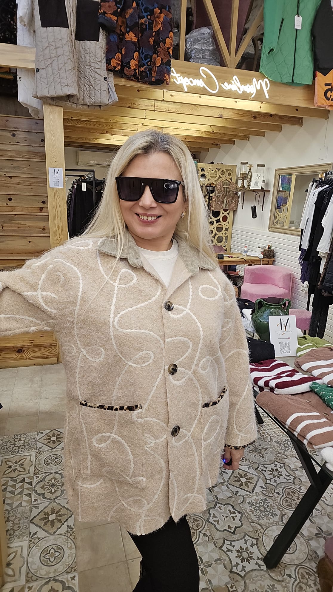 Yakası Kadife Keçe Ceket