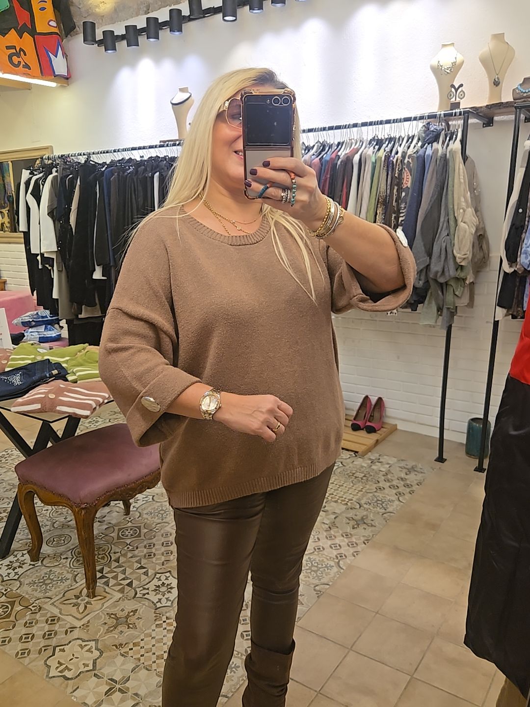 Açık Kahve Kolu Broş Detay Triko