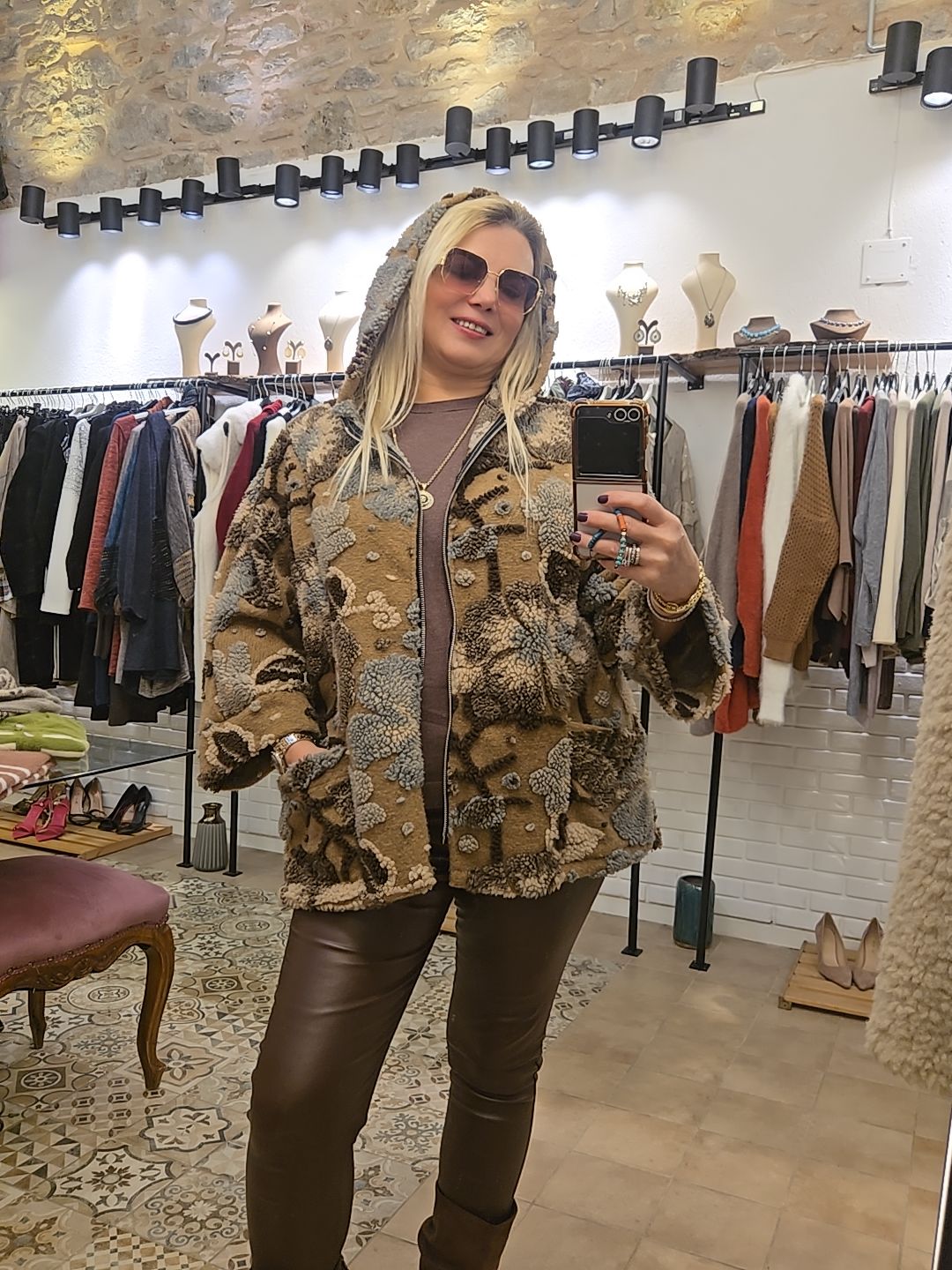 Çiçek Desenli Keçe Ceket