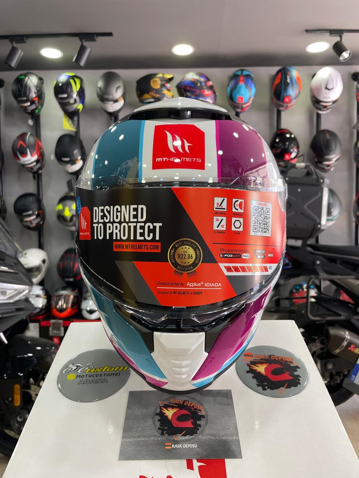 MT Helmets Thunder 4 SV Treads C8 Gloss Pink