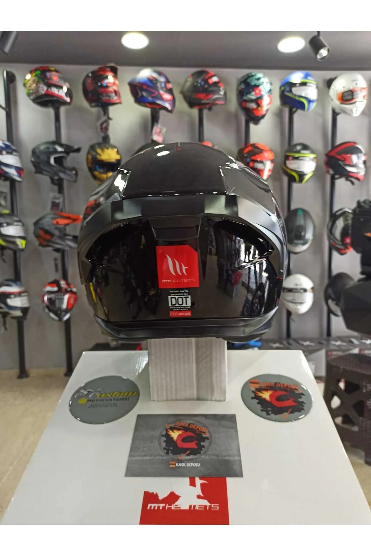 MT Helmets Braker SV Parlak Siyah Full Face Kapalı Kask