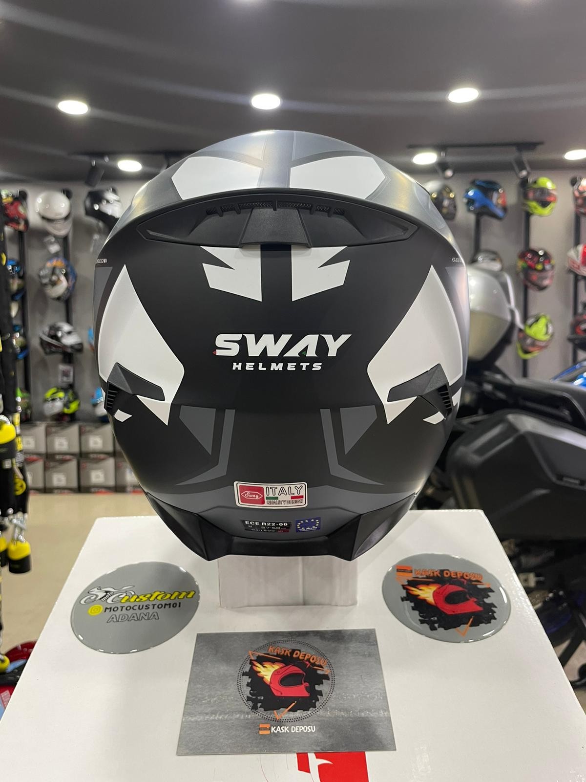 Sway SW820 Dakar 1 Kapalı Kask