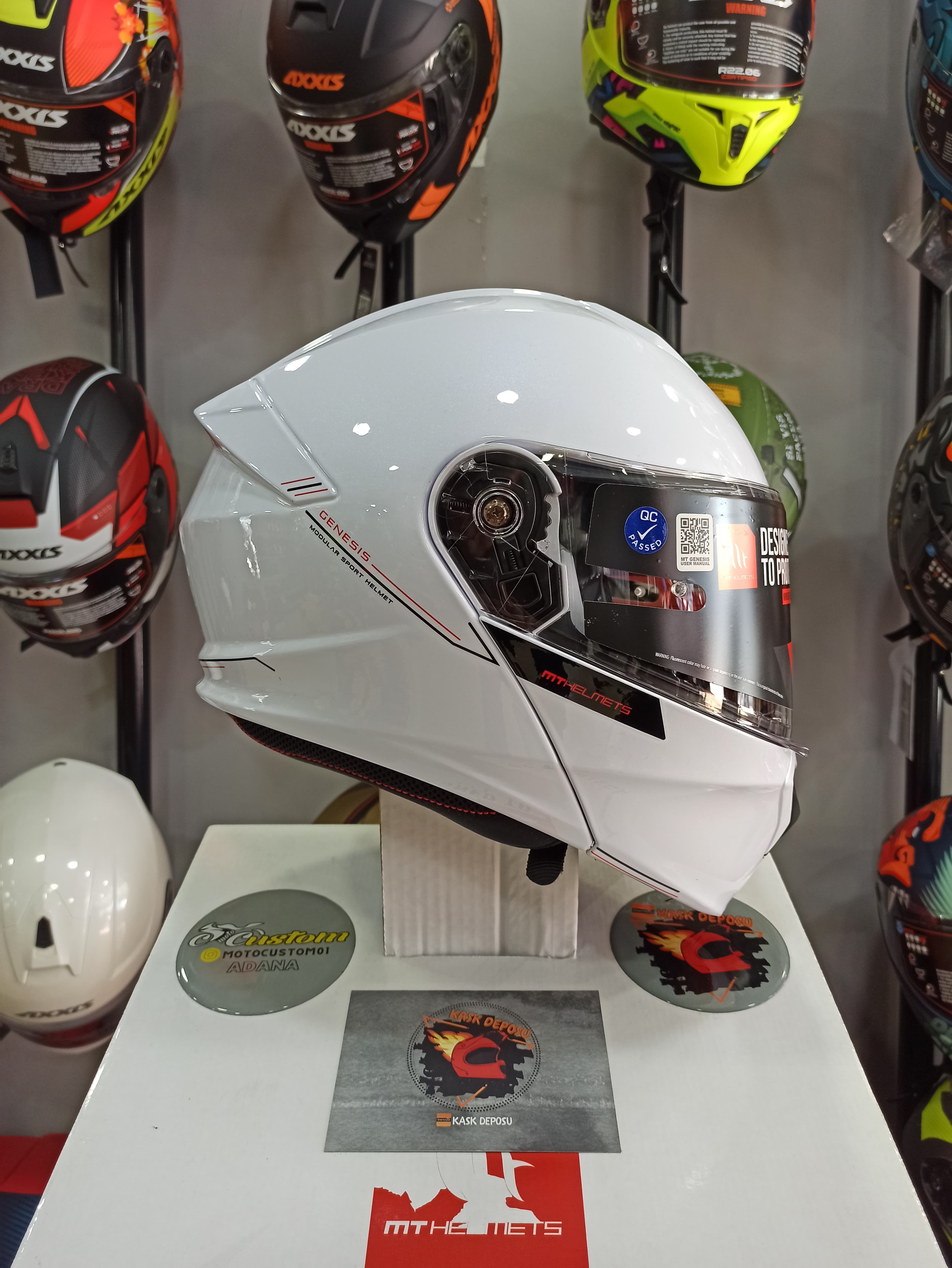 MT Helmets Genesis SV Çene Açılır Gloss White(Parlak Beyaz)