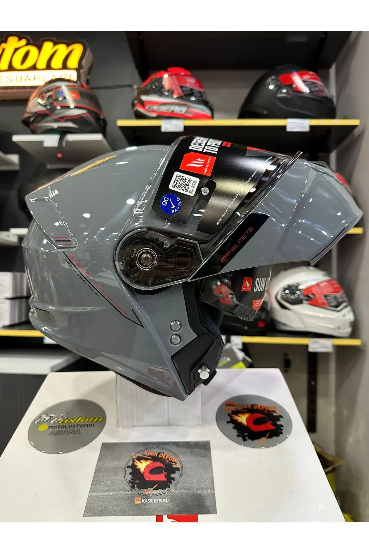 Genesis SV Solid A12 Parlak Gri Çene Açılır Motosiklet Kaskı