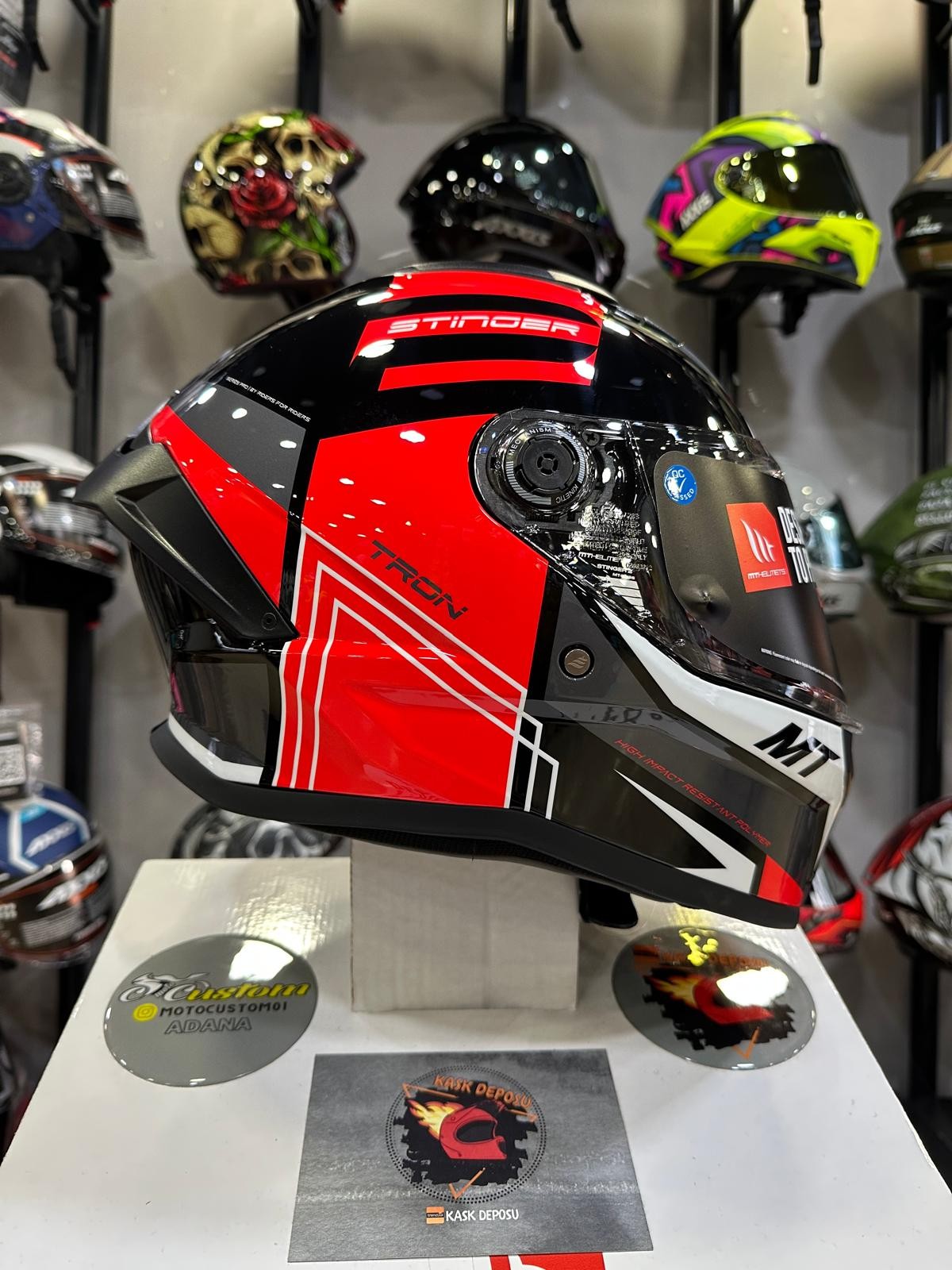 Stinger 2 Tron B15 Parlak Kapalı Motosiklet Kaskı