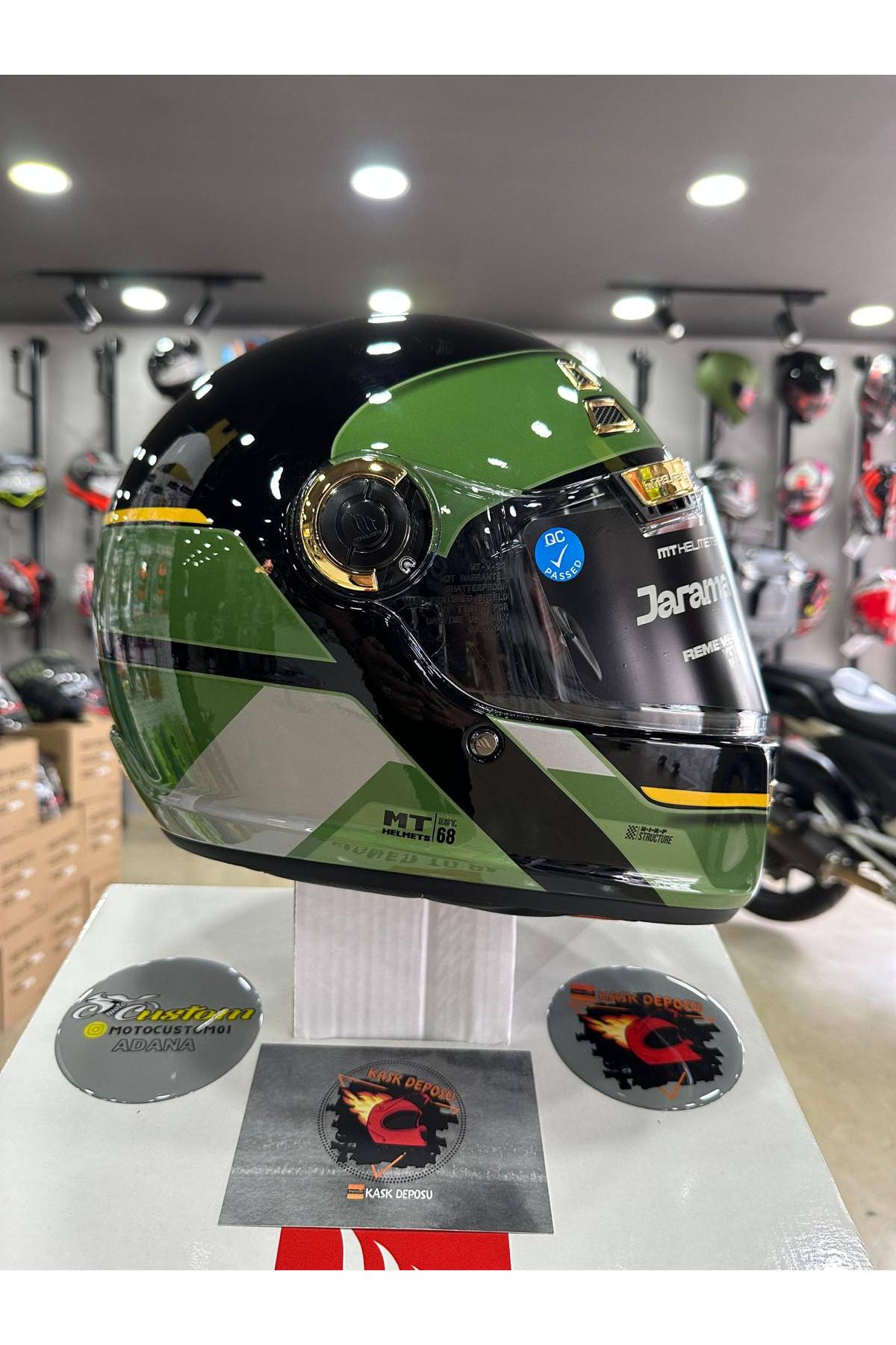 MT Helmets Jarama 68th C1 Parlak Siyah-Yeşil Motosiklet Kaskı