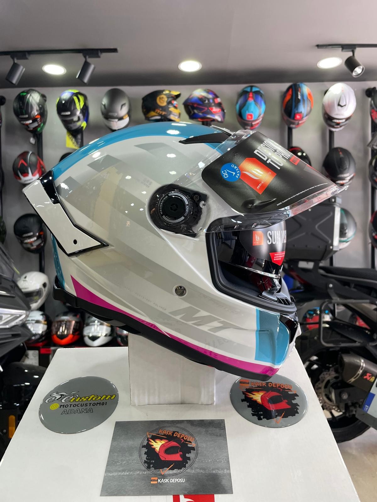 MT Helmets Thunder 4 SV Treads C8 Gloss Pink