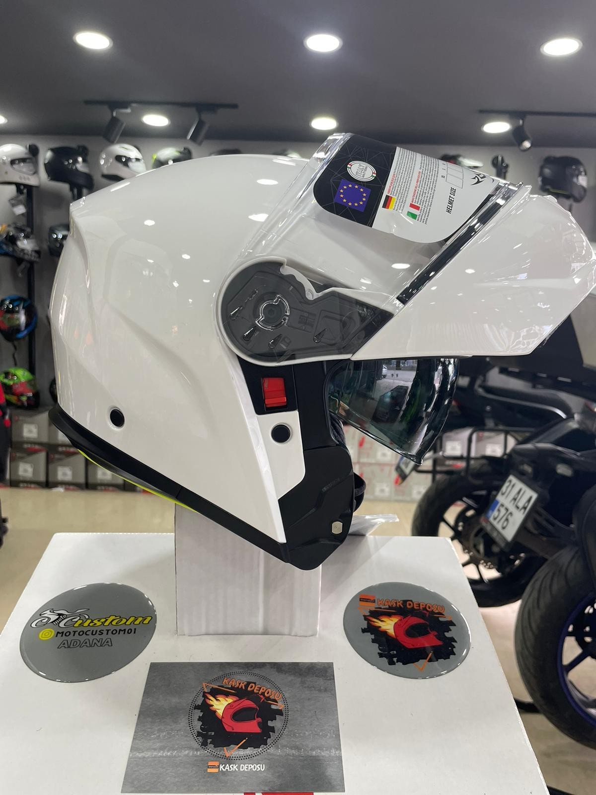 Sway 917 Solid Beyaz Çene Açılır Kask