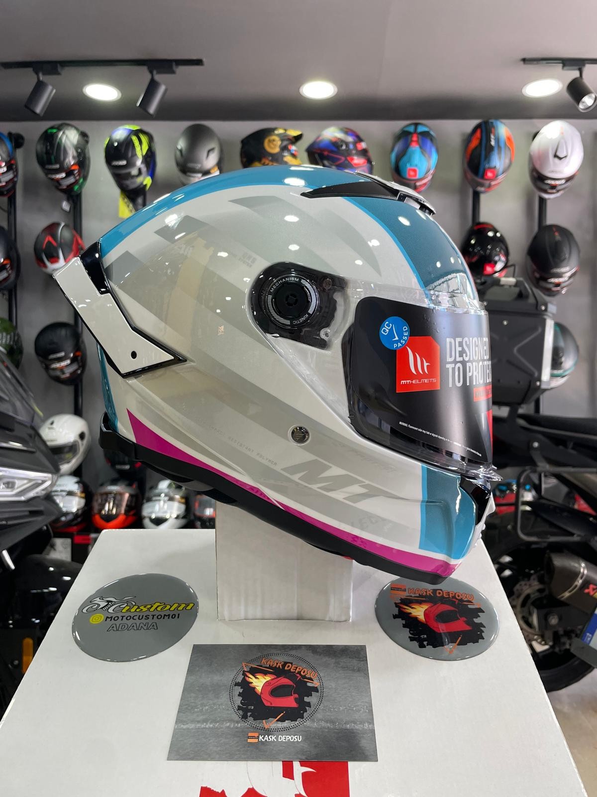 MT Helmets Thunder 4 SV Treads C8 Gloss Pink