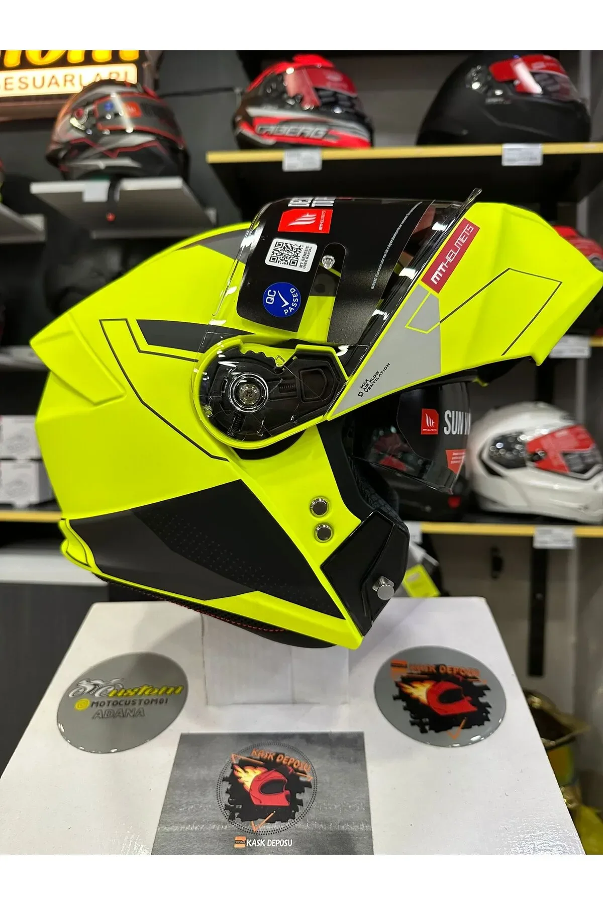 Genesis SV Talo C3 Neon Çene Açılır Motosiklet Kaskı