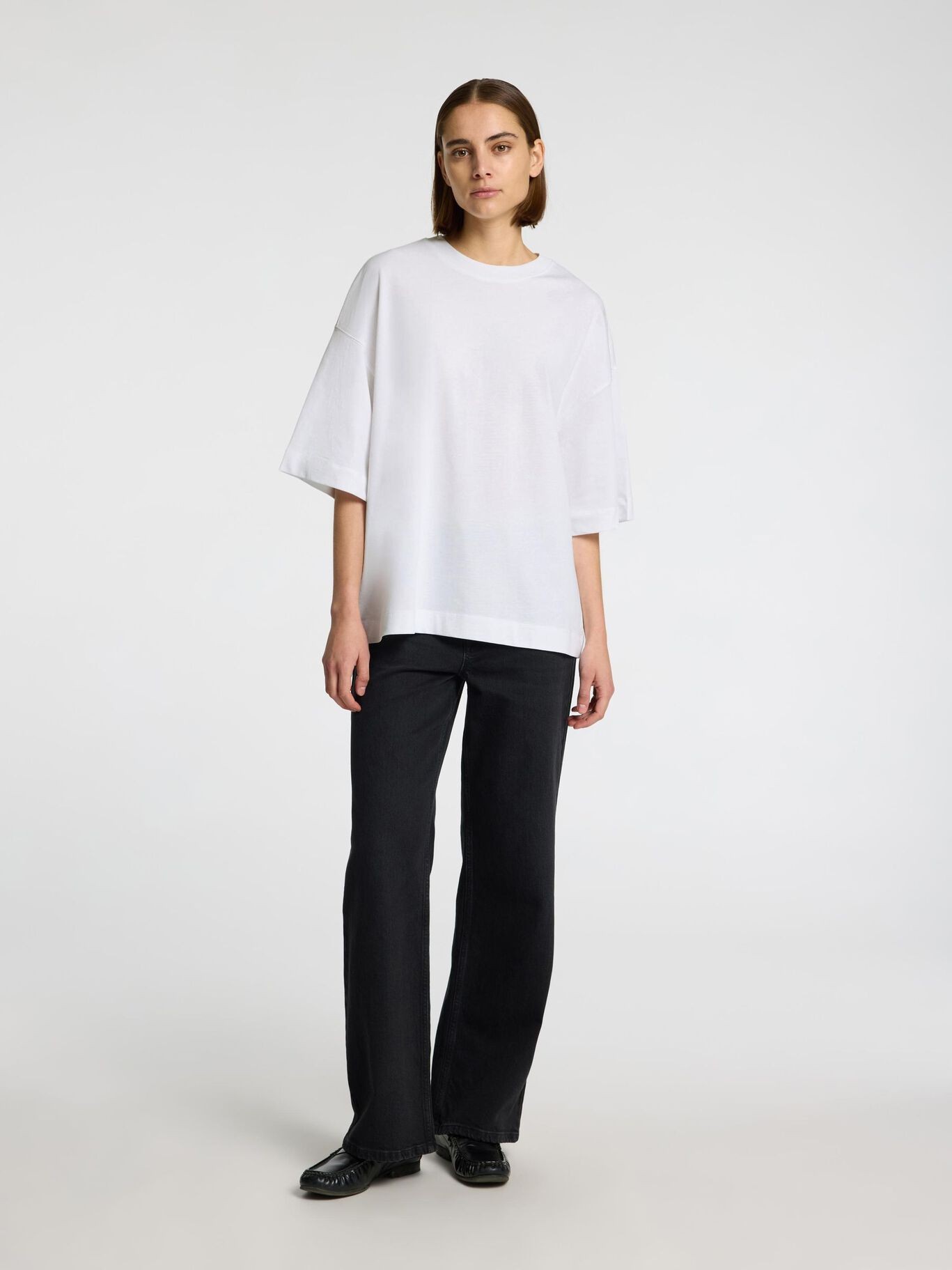 Beyaz Basic Bisiklet Yaka Kısa Kollu Oversize Tişört