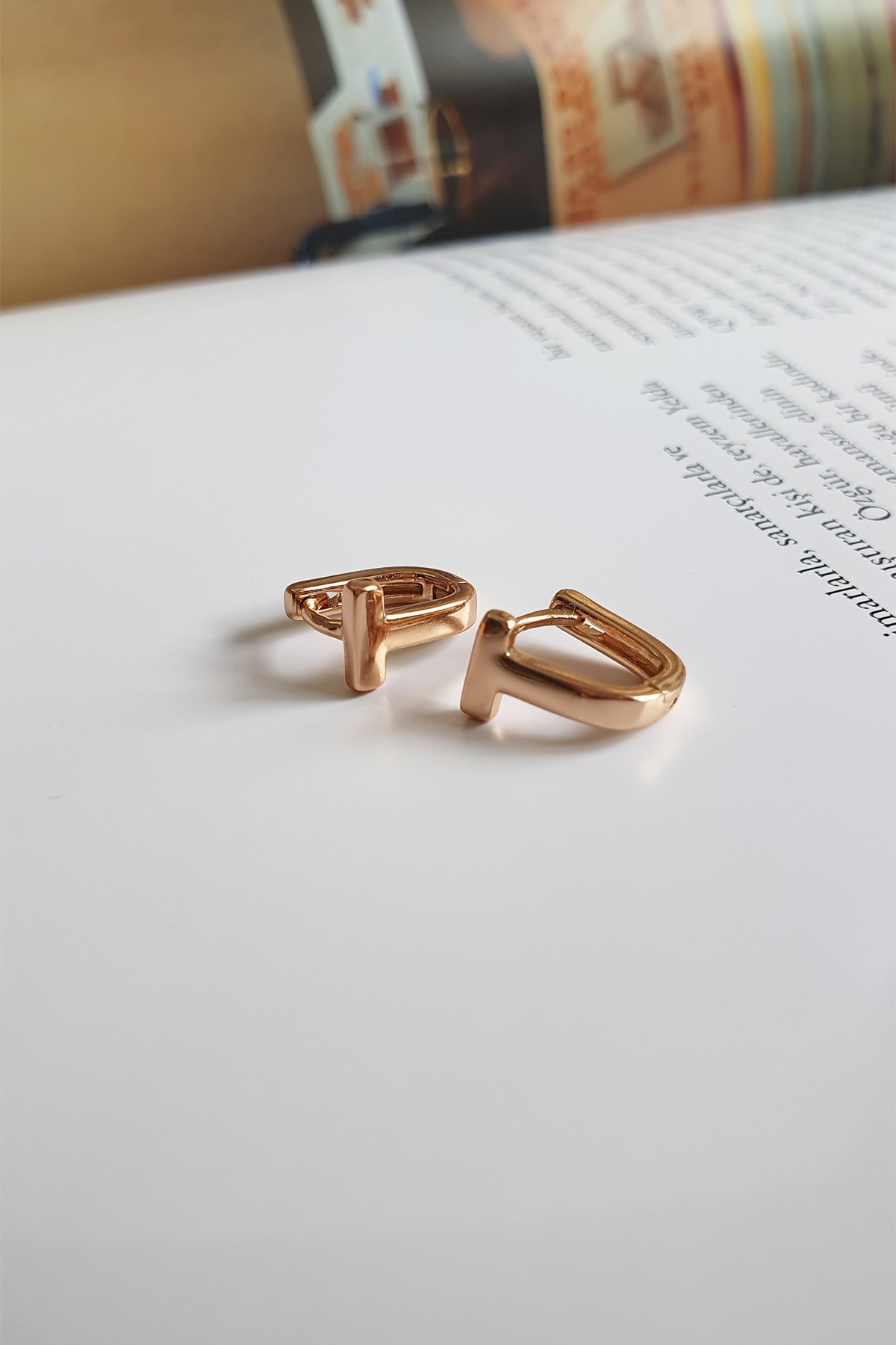 MİNİ T KÜPE TAŞSIZ ( Tiffany model )