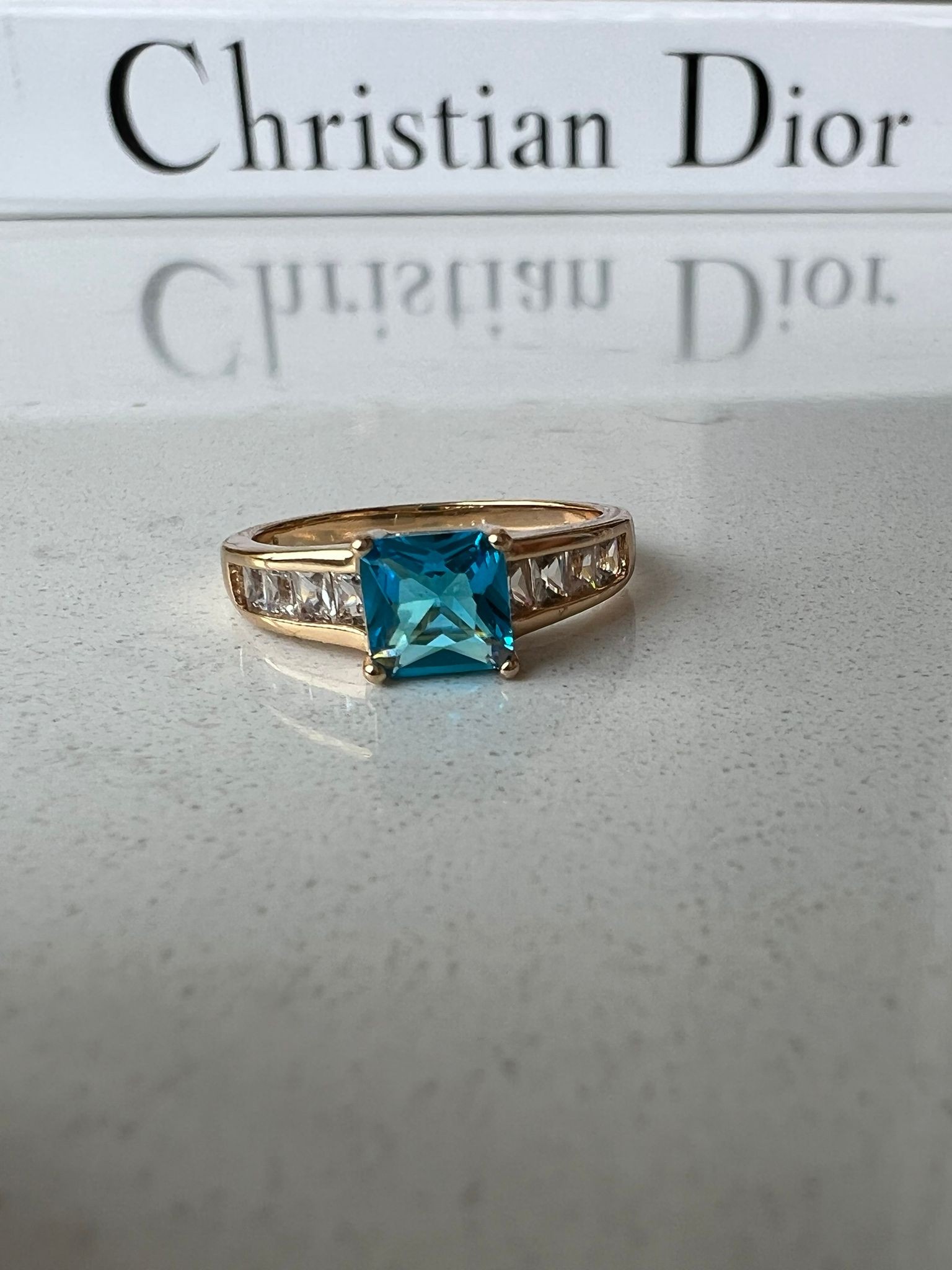 BLUE GUEEN