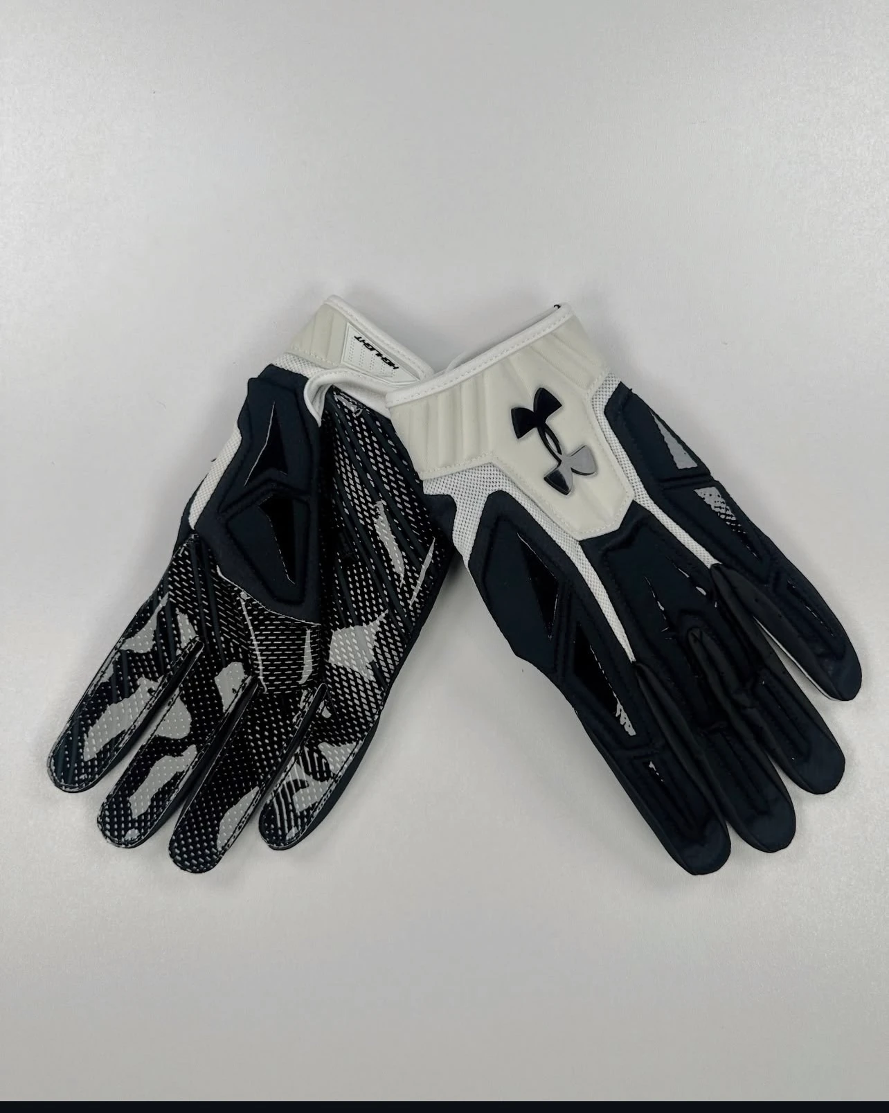 UA Highlight Padded Gloves
