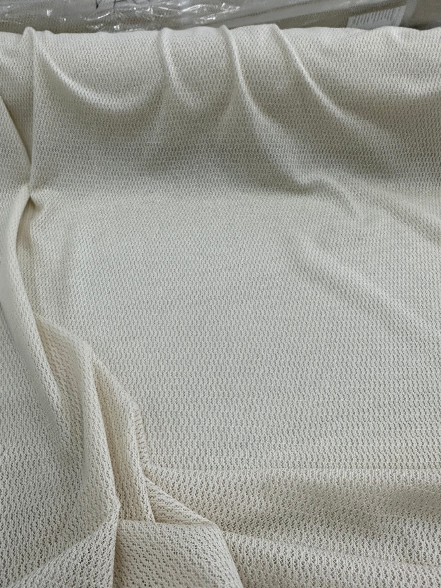 Kırık Beyaz Balık Ağı Örgü Kumaş