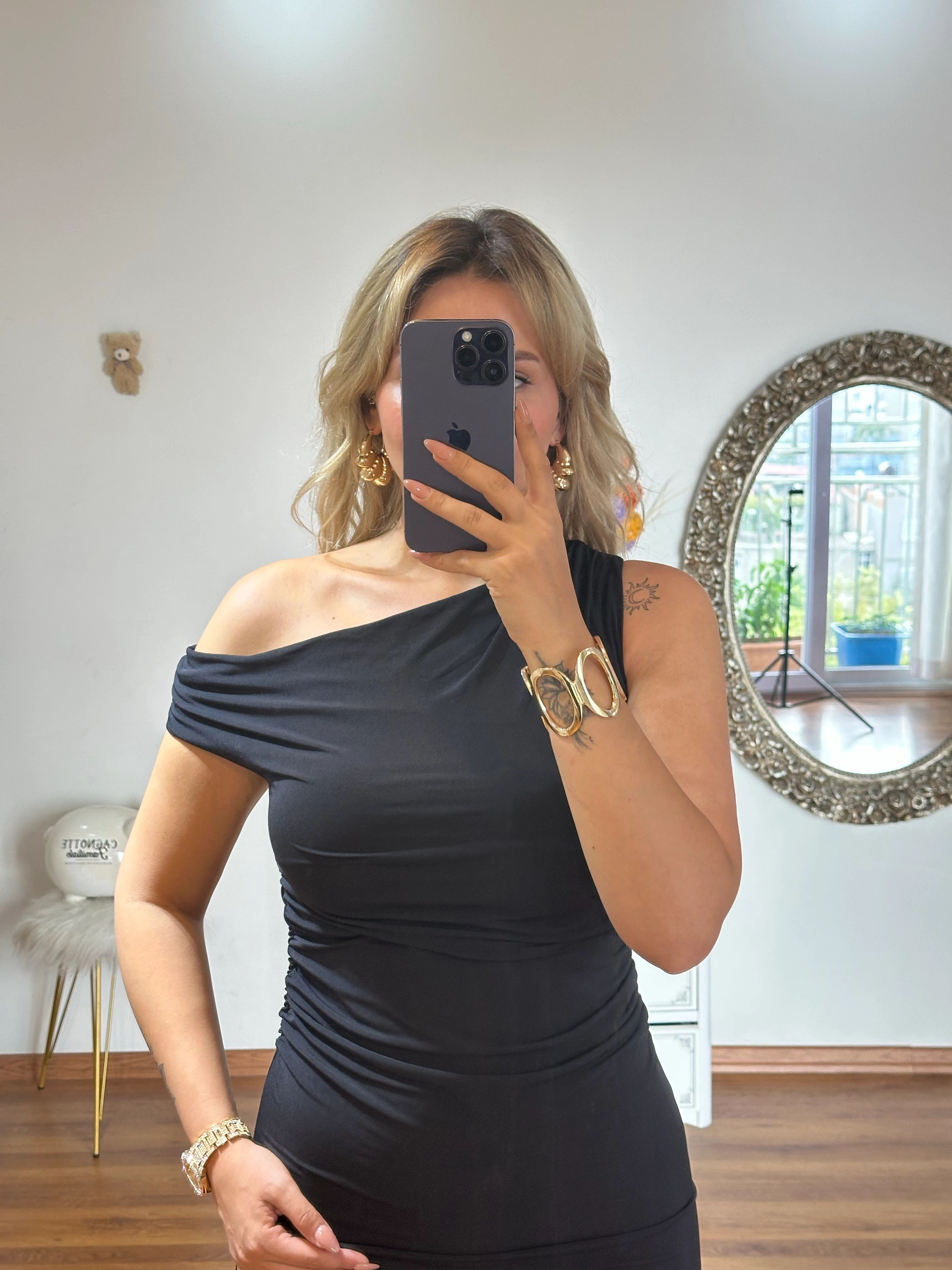 OMUZ DETAYLI ELBİSE 