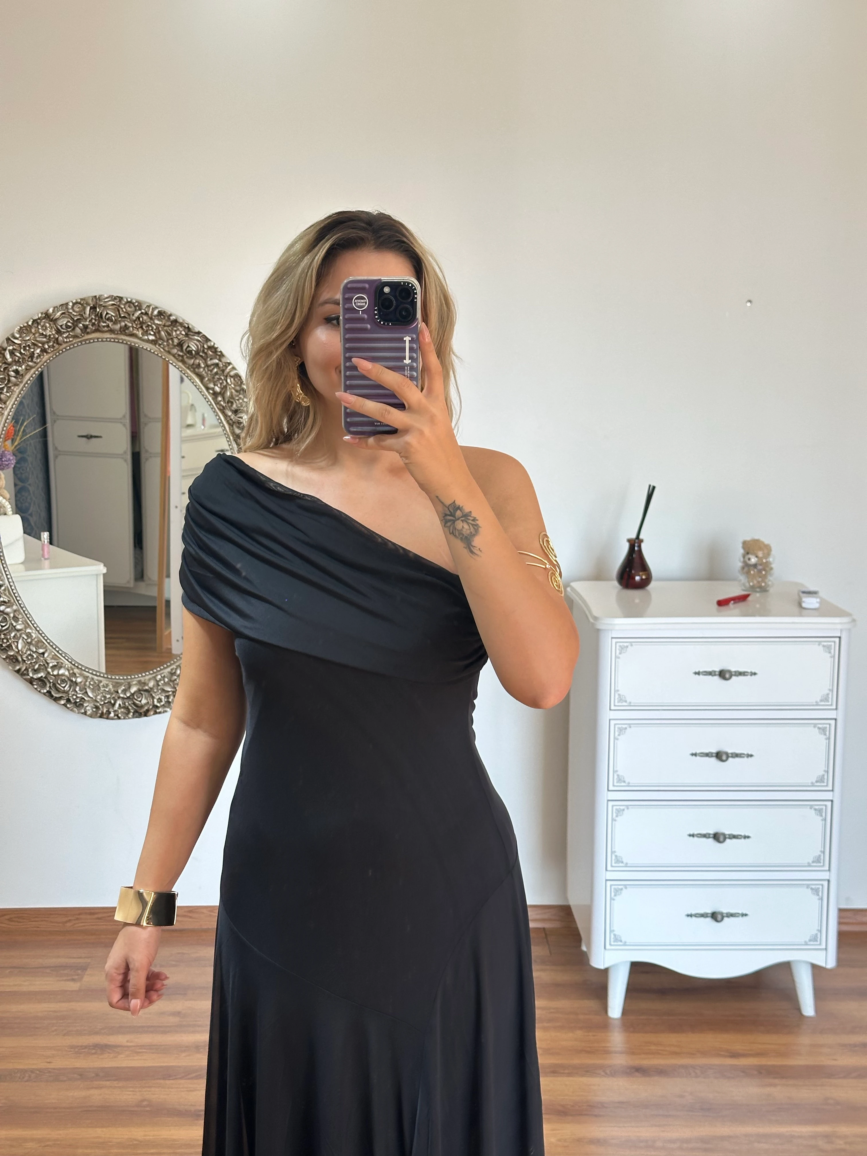 SİYAH TEK OMUZ ELBİSE 