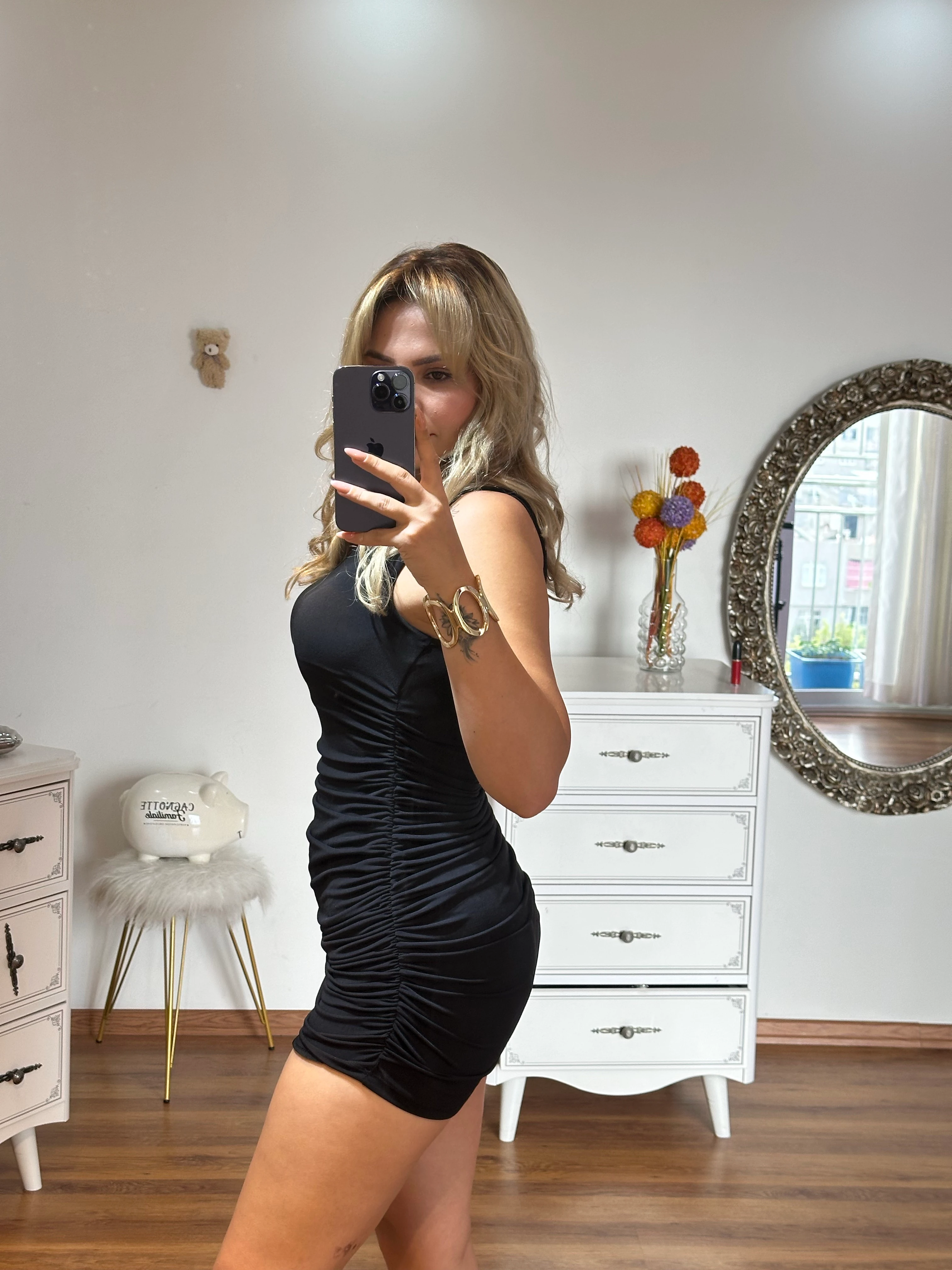 KEMER DAHİL YANLARI BÜZGÜLÜ ELBİSE