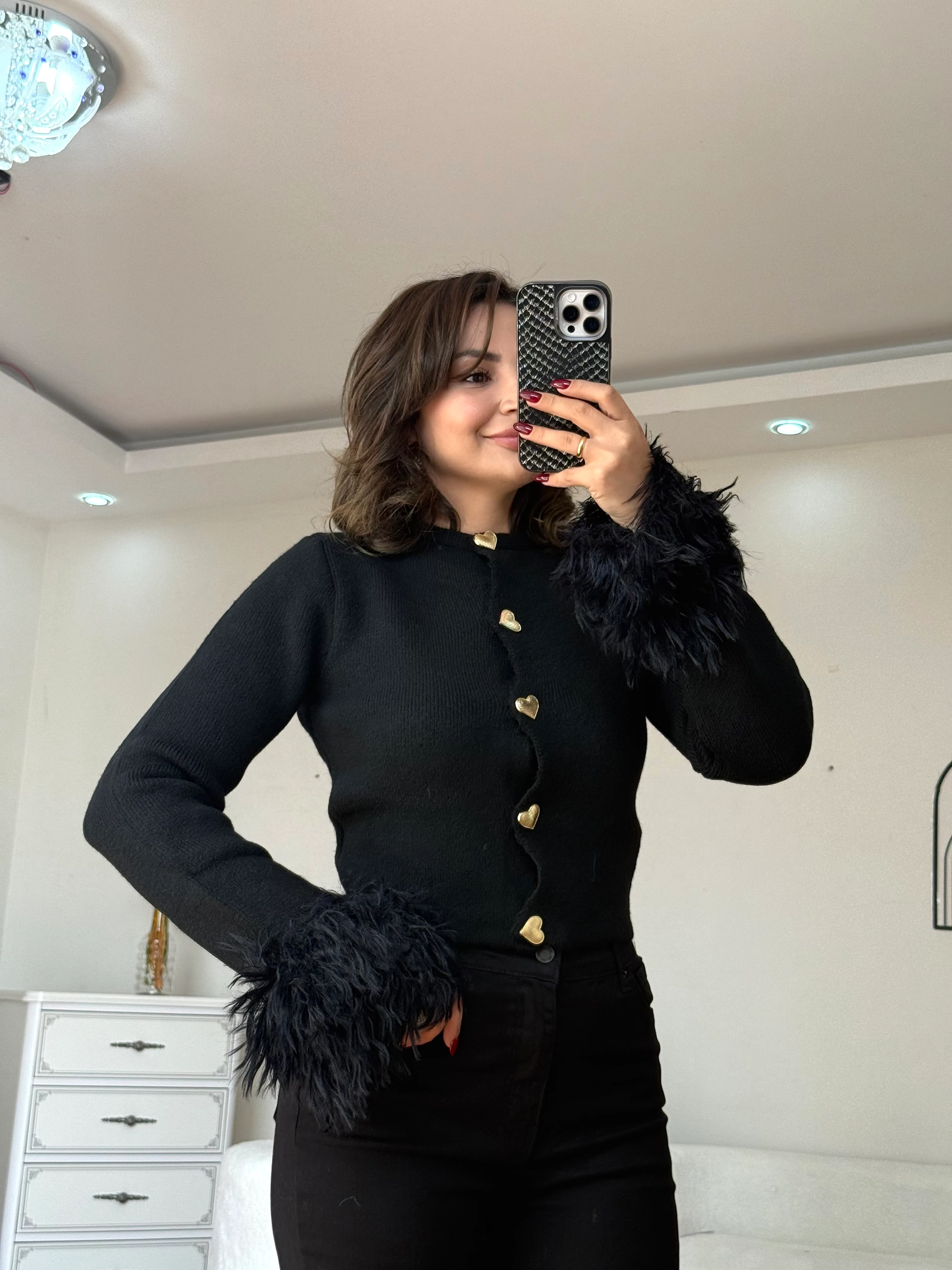 Kalp Düğmeli Kolu Püsküllü Hırka  - siyah