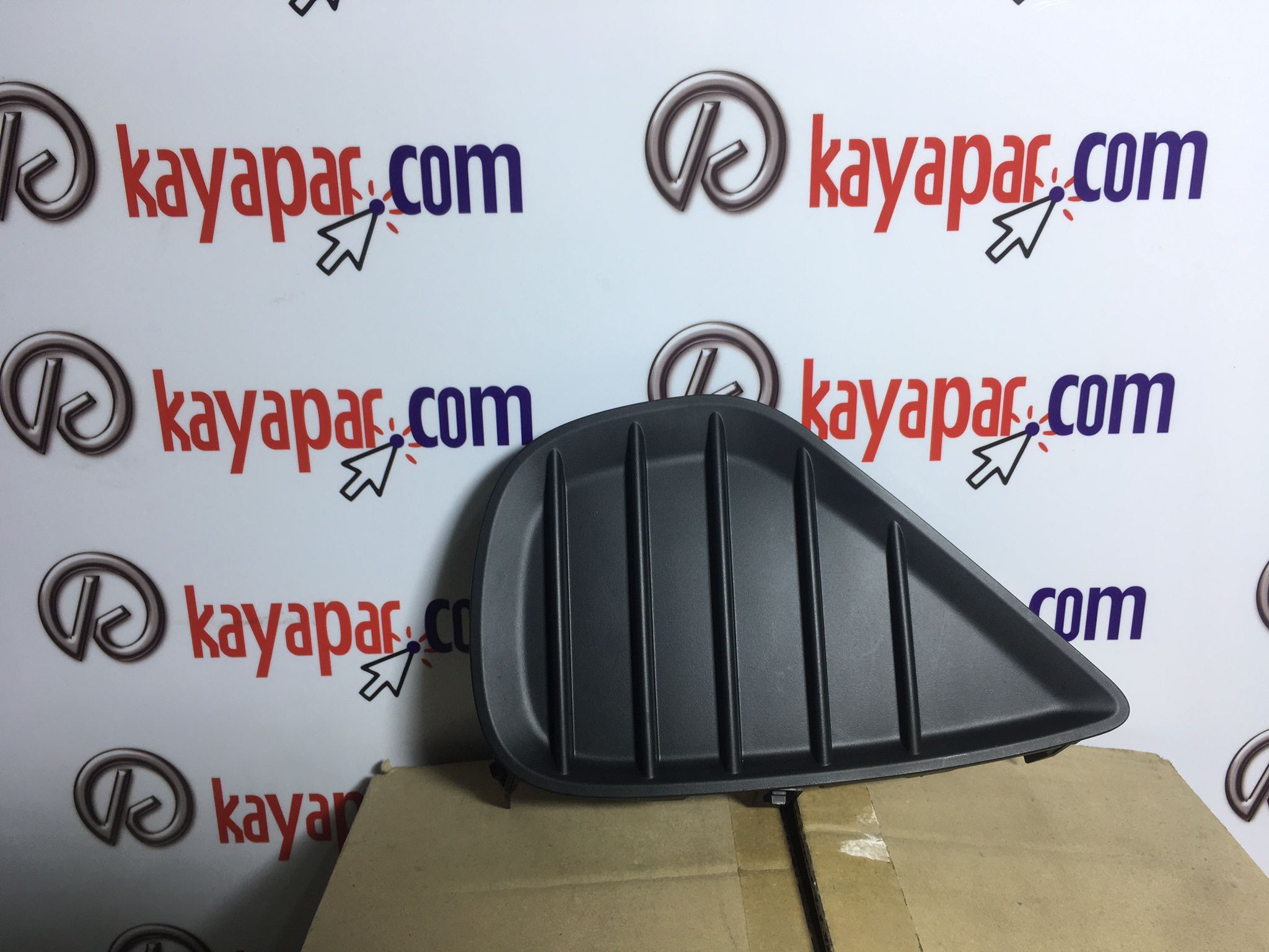 TOYOTA YARIS SOL SİS FAR KAPAĞI 2013-2019 814820D260 ORİJİNAL