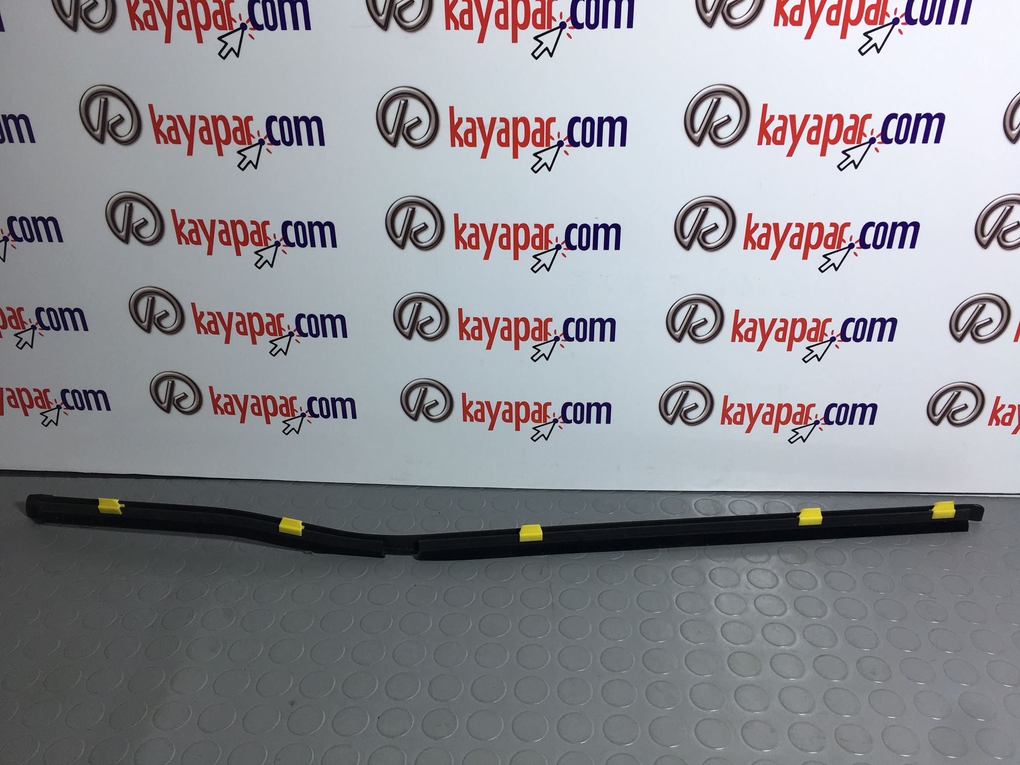 KIA K3500S(COBRA) SAĞ CAM İÇ SIYIRICI FİTİL 1991-1996 0K41058820 ORİJİNAL