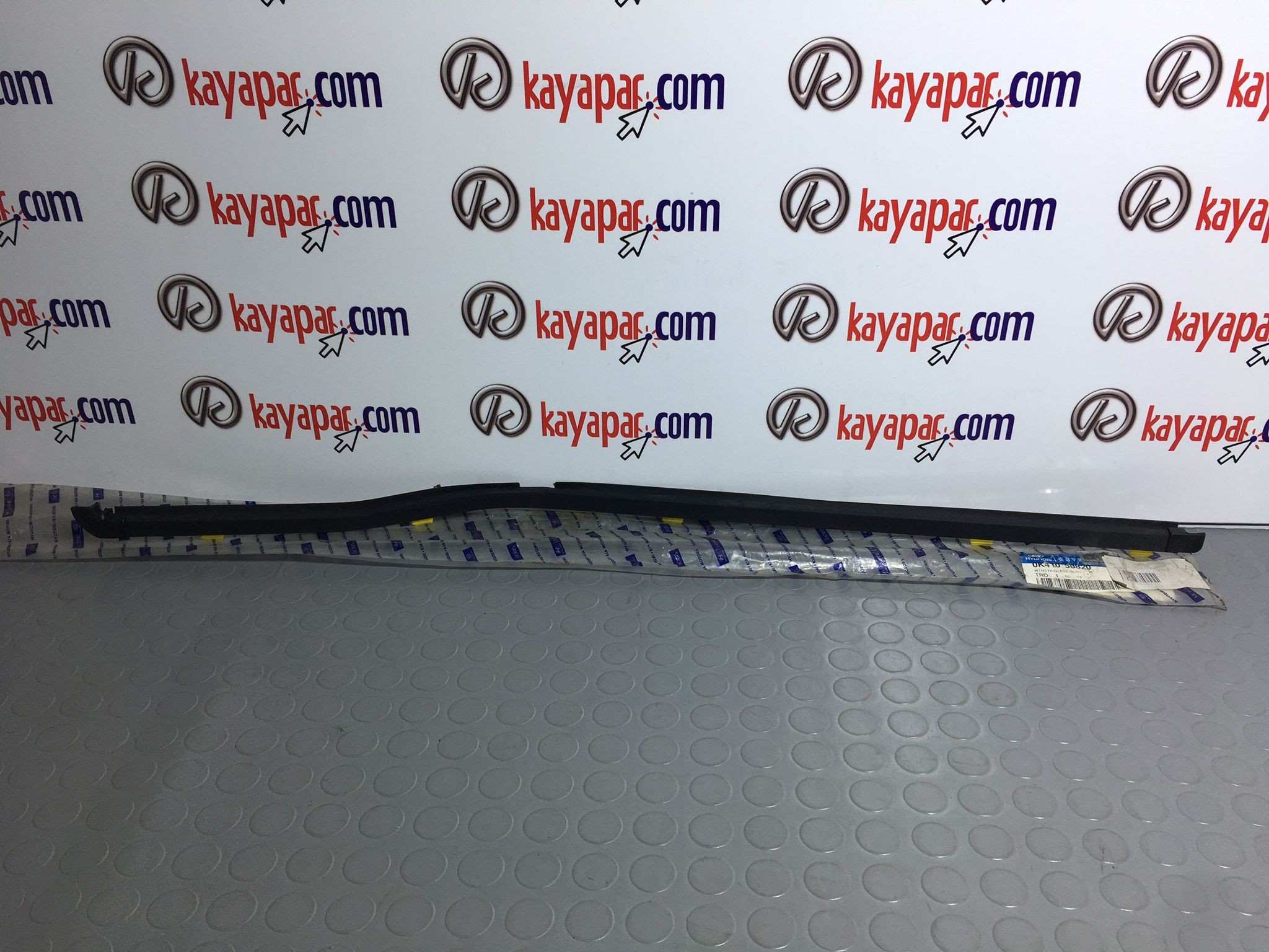 KIA K3500S(COBRA) SAĞ CAM İÇ SIYIRICI FİTİL 1991-1996 0K41058820 ORİJİNAL