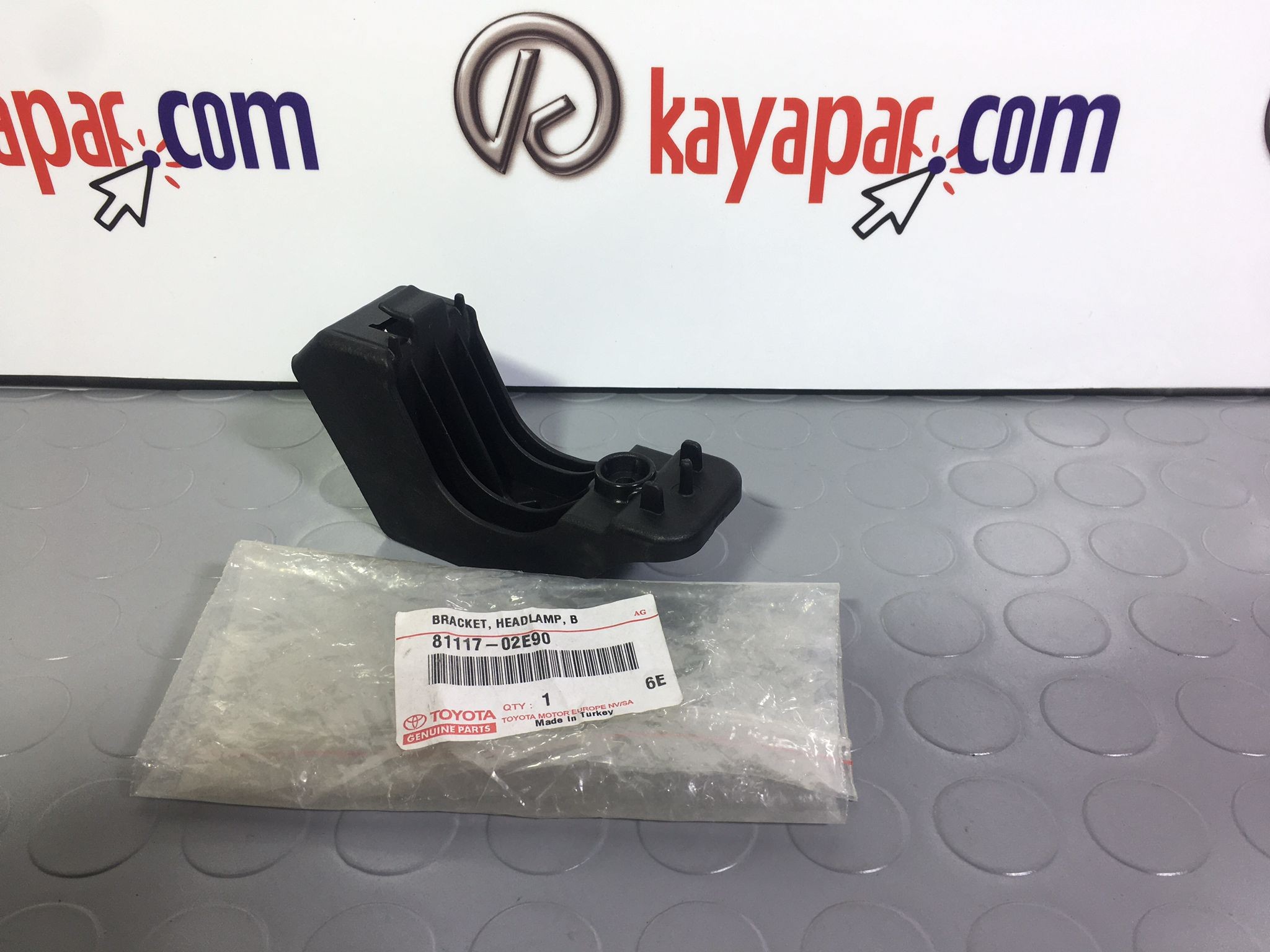 TOYOTA COROLLA FAR BRAKETİ 2013-2019 8111702E90 ORİJİNAL
