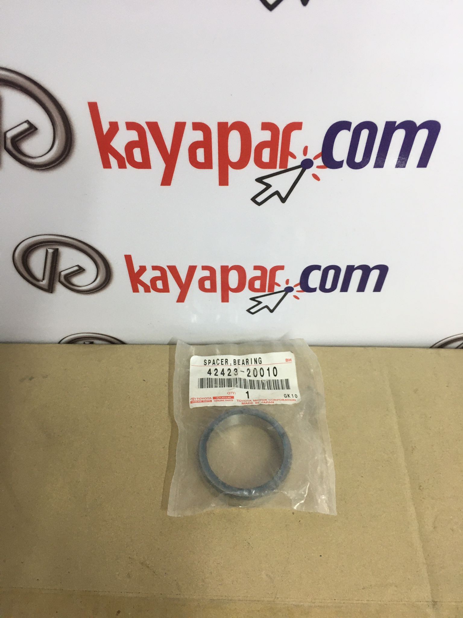 TOYOTA LAND CRUISER ARKA AKS RULMAN TUTUCU 1993-1996 4242320010 ORİJİNAL