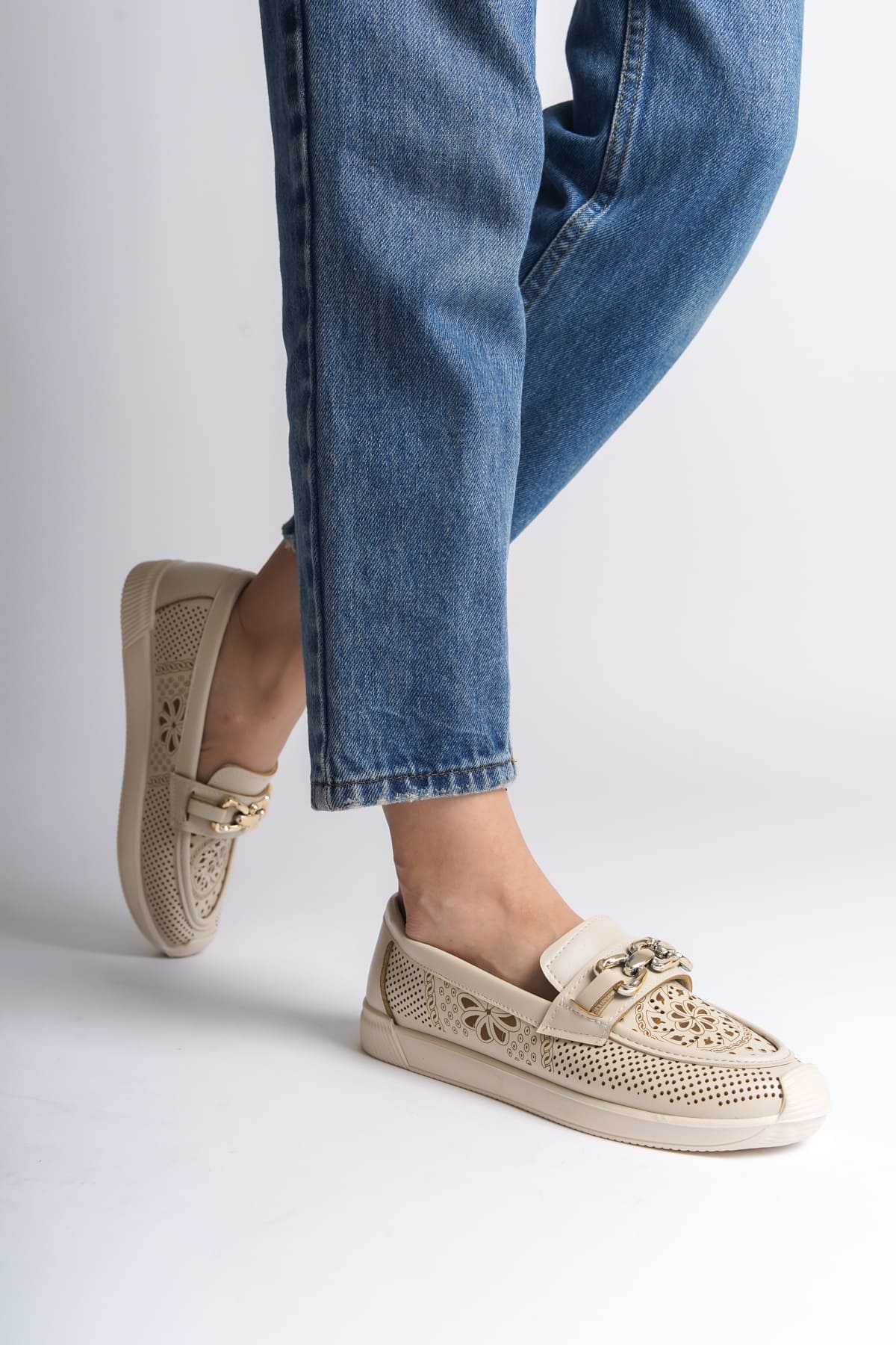 LAYLA Bağcıksız Ortopedik Rahat Taban Çiçek Desenli Kadın Babet Ayakkabı KT - Krem