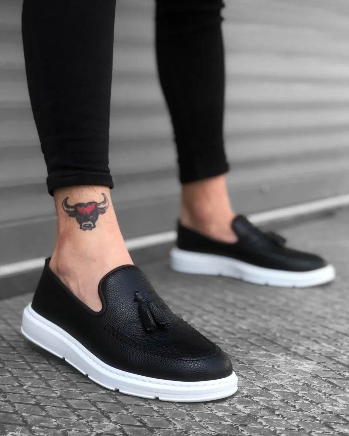 BA0005 Bağcıksız Yüksek Taban Siyah Beyaz Klasik Püsküllü Corcik Erkek Ayakkabı