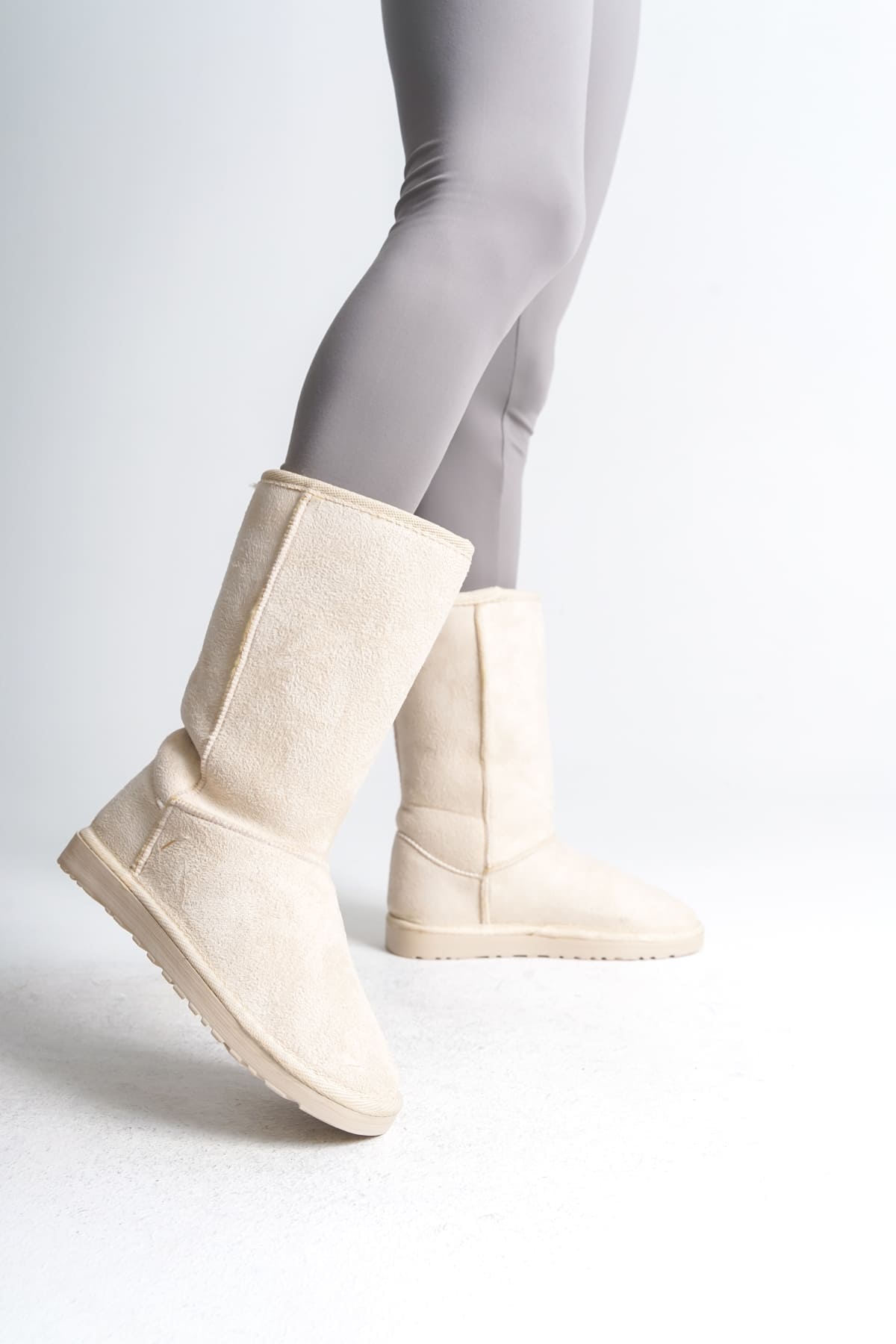FREYA Bağcıksız Düz Taban İçi Kürklü Süet Kadın Bot  KT - Krem