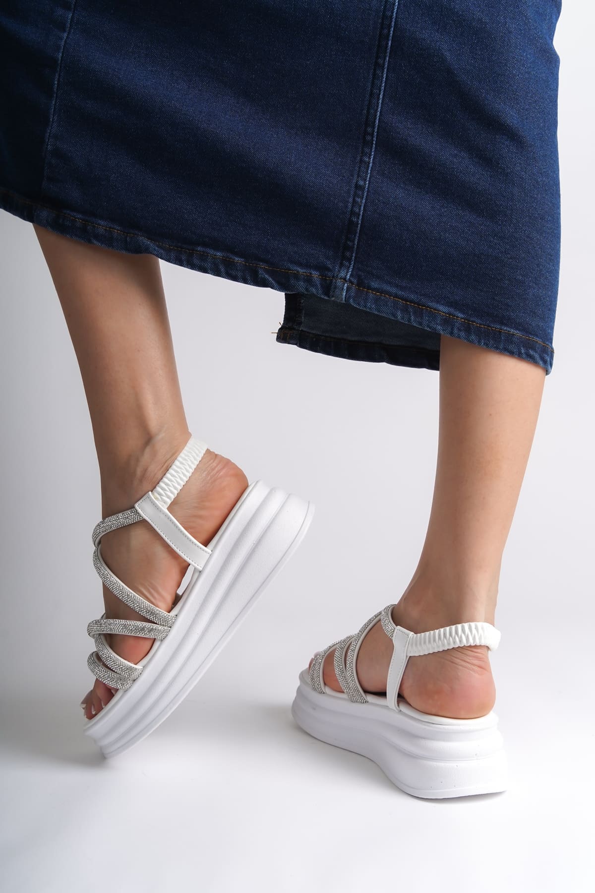 ELENA Lastikli Taşlı Şeritli Ortopedik Taban Kadın Sandalet  BT - Beyaz