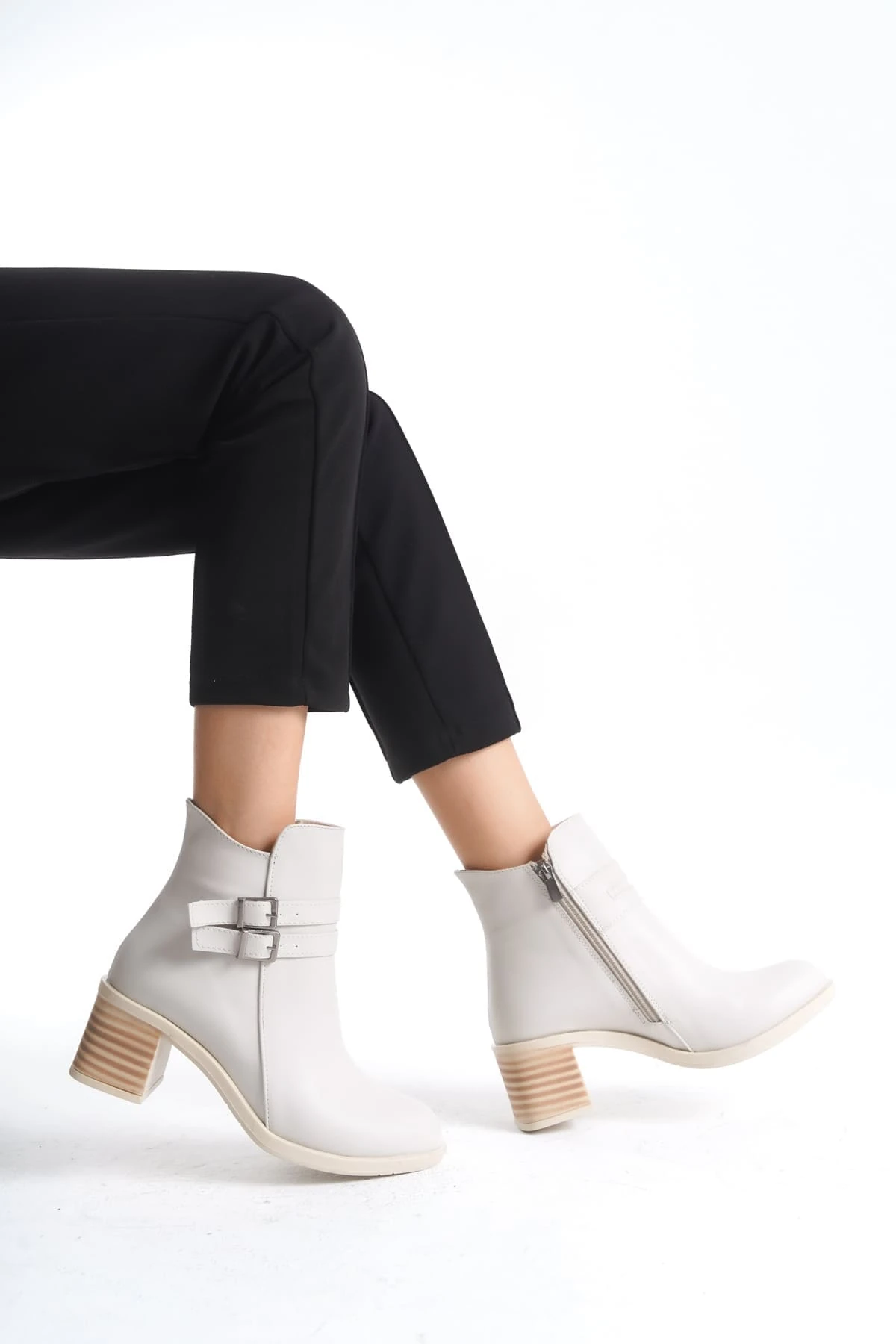 NOEMI Tokalı Fermuarlı Ortopedik Taban TopukluKadın Bot  KT - Krem