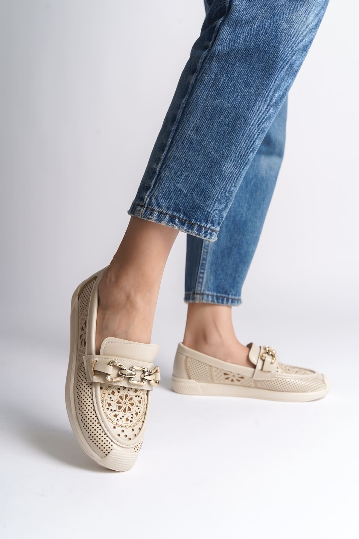 LAYLA Bağcıksız Ortopedik Rahat Taban Çiçek Desenli Kadın Babet Ayakkabı KT - Krem