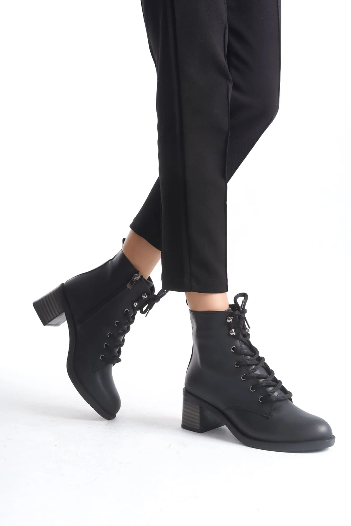 LENA Bağcıklı Fermuarlı Ortopedik Taban TopukluKadın Bot  ST - Siyah