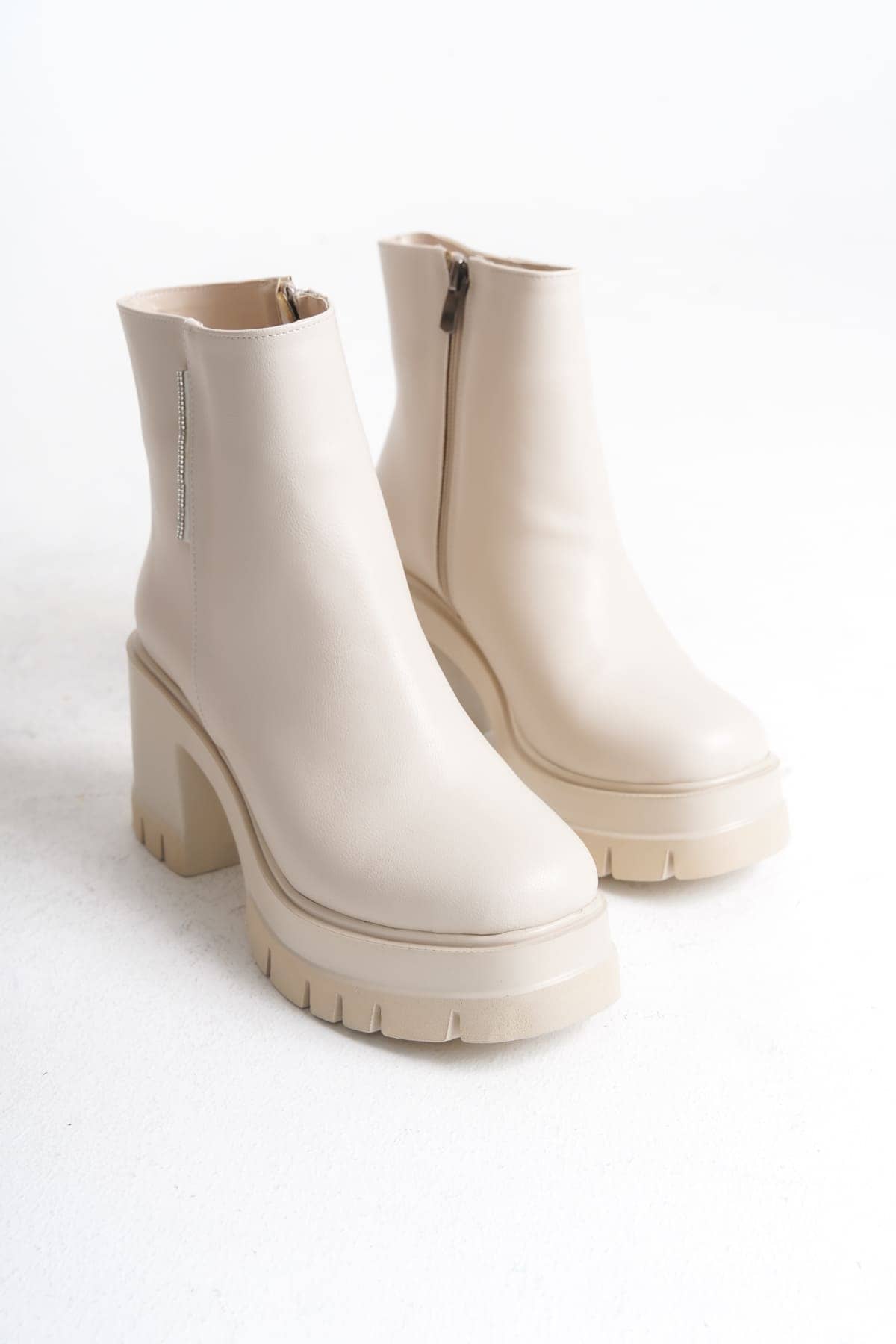 LISSE Fermuarlı Ortopedik Taban Kalın Topuklu Kadın Bot KT - Krem