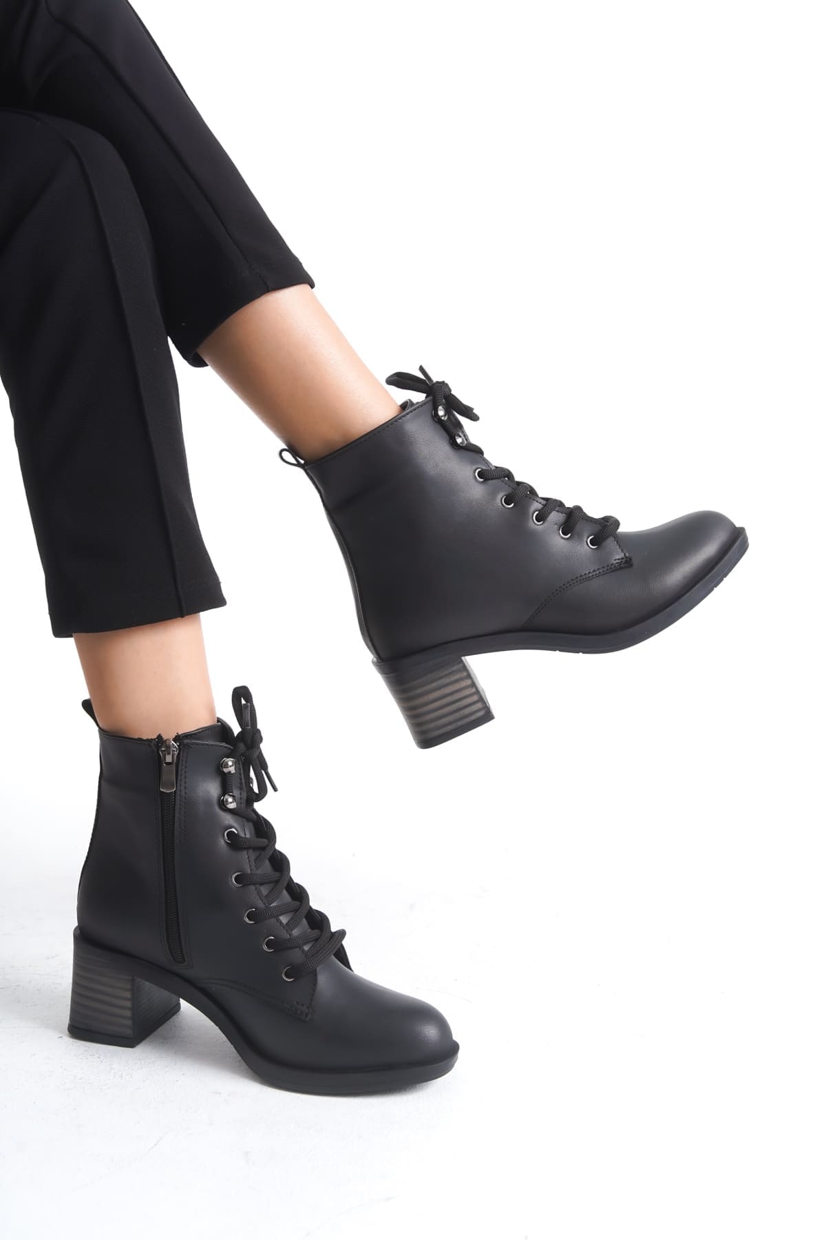 LENA Bağcıklı Fermuarlı Ortopedik Taban TopukluKadın Bot  ST - Siyah