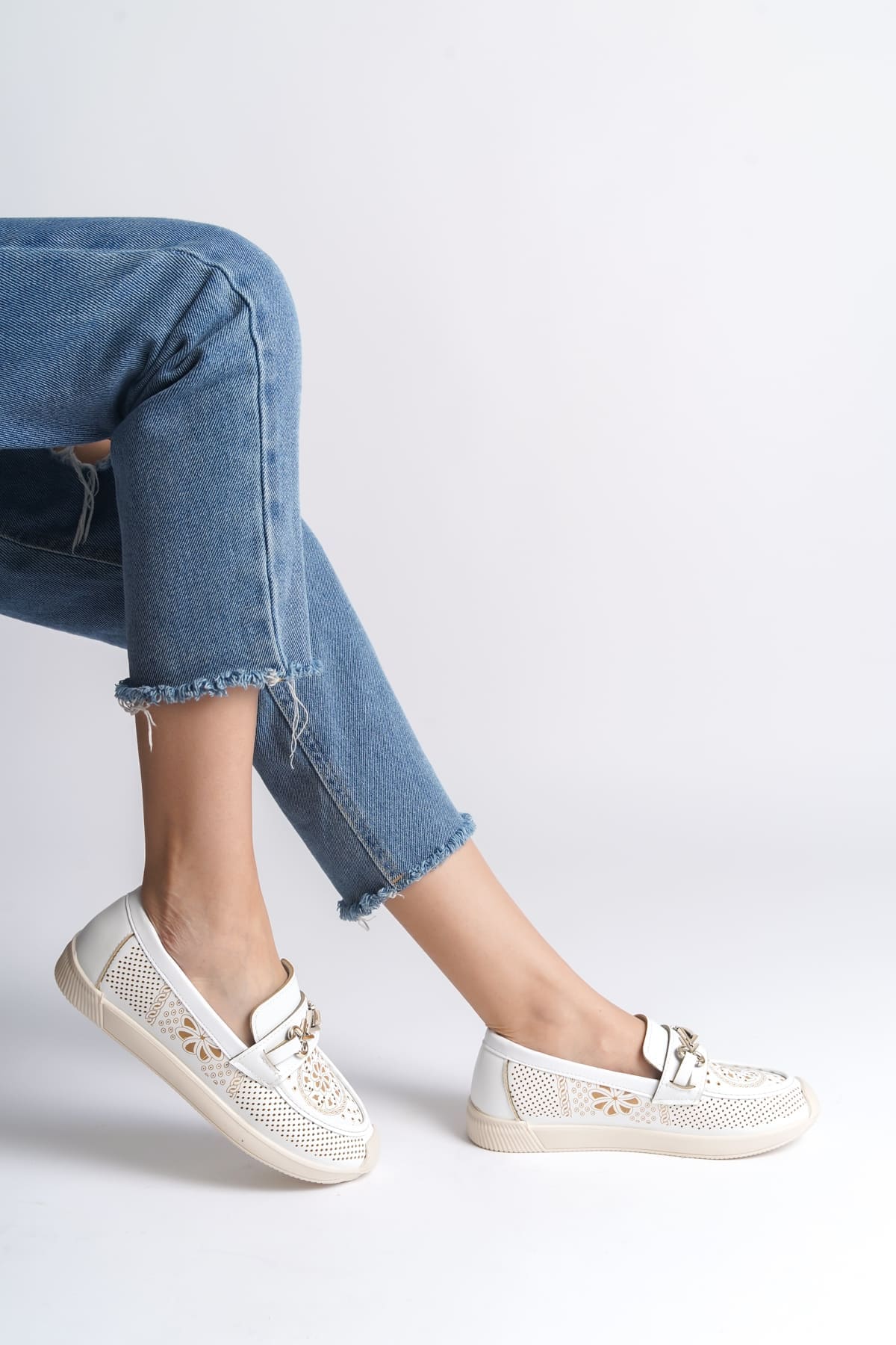 LILY Bağcıksız Ortopedik Rahat Taban Çiçek Desenli Kadın Babet Ayakkabı  KT - Beyaz