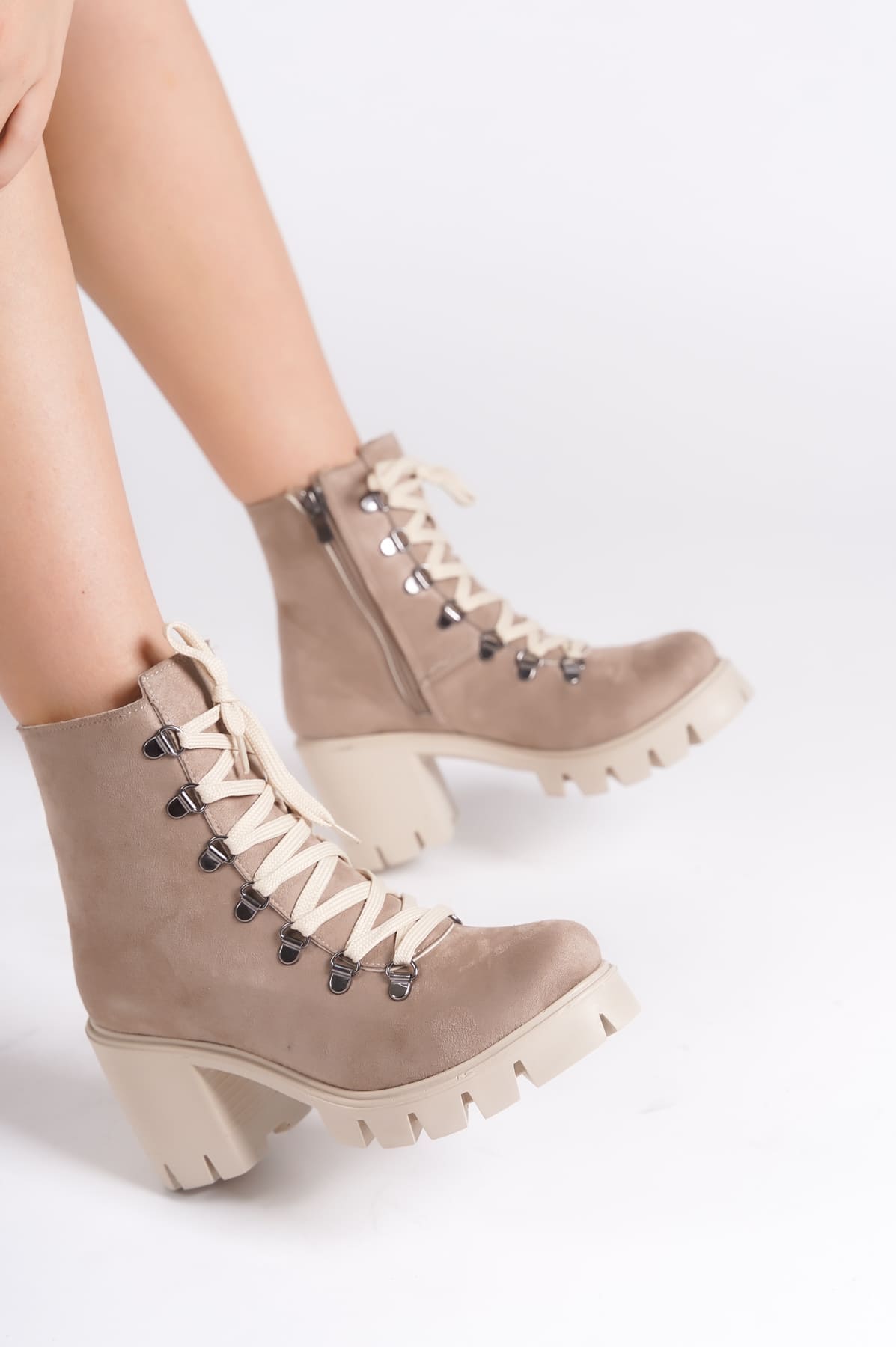 EMMA Bağcıklı Fermuarlı Ortopedik Taban Topuklu Süet Kadın Bot  TT - Ten