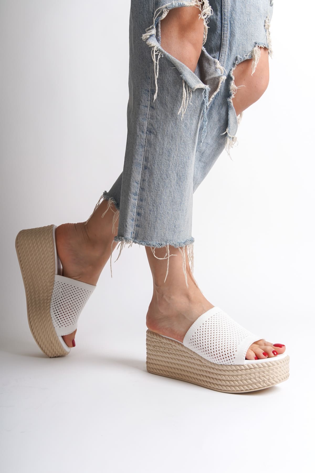 MARLA Dolgu Topuklu Ortopedik Taban Hasır Görünümlü Triko Kadın Terlik  KT - Beyaz