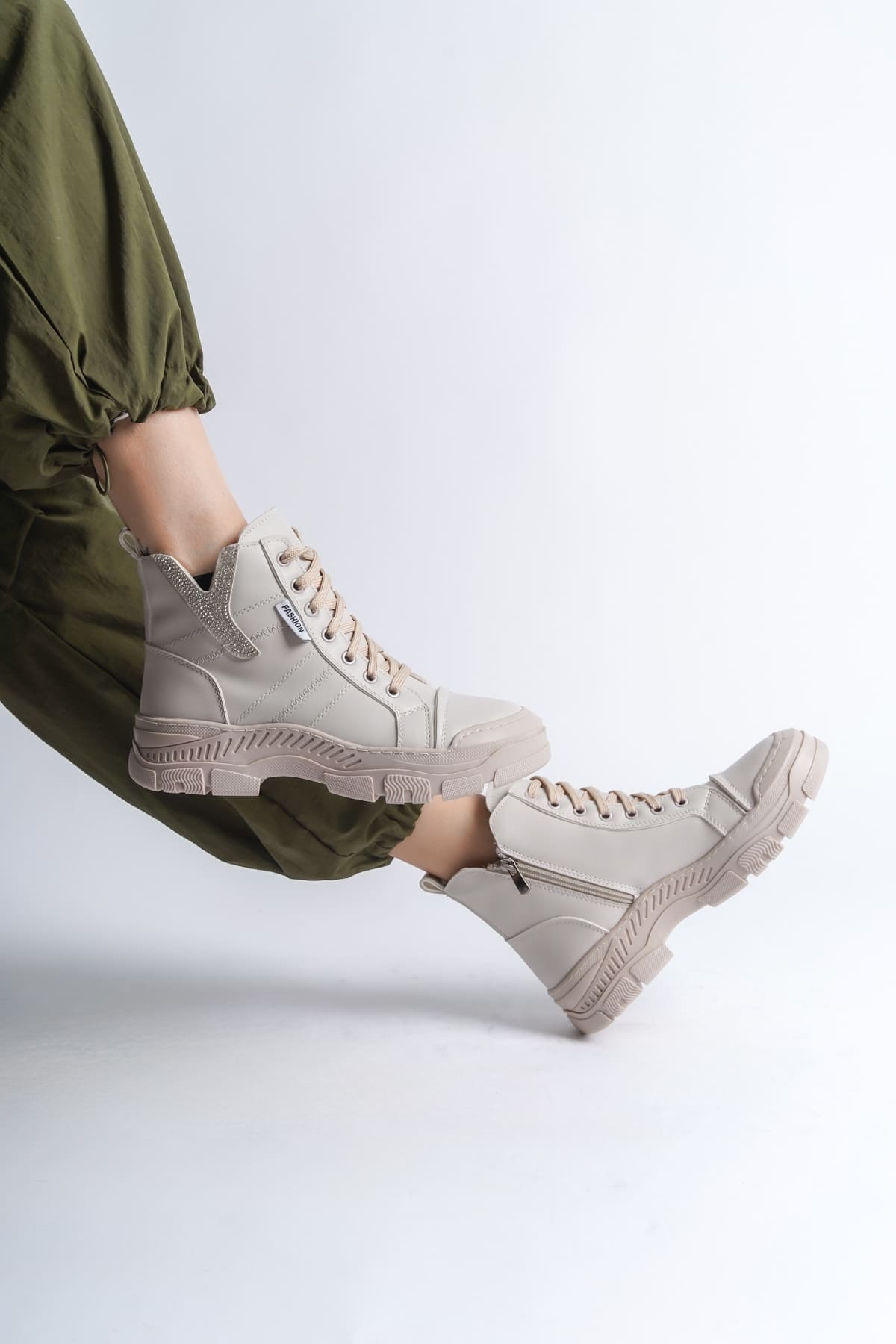 AMBER Bağcıklı Fermuarlı Ortopedik TabanKadın Bot  KT - Krem