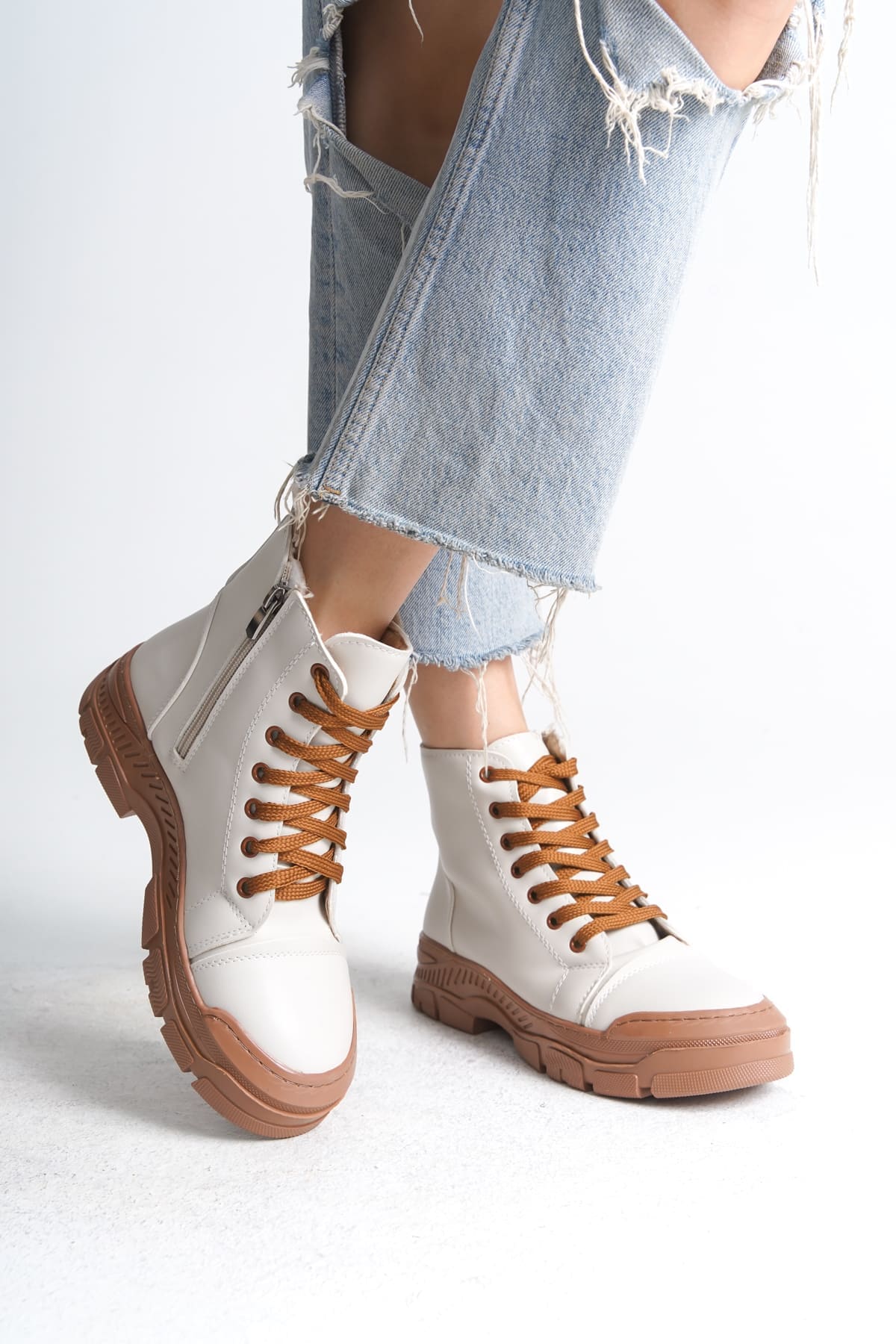 BLOOM Bağcıklı Fermuarlı Ortopedik TabanKadın Bot  TT - Krem