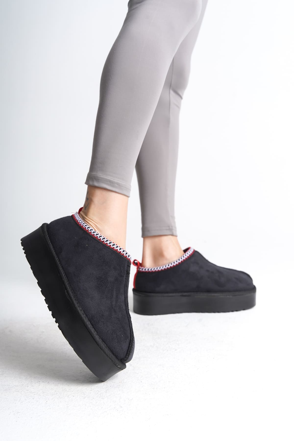 LEILA Bağcıksız Düz ve Kalın Taban İçi Kürklü Kısa Süet Kadın Bot  ST - Siyah